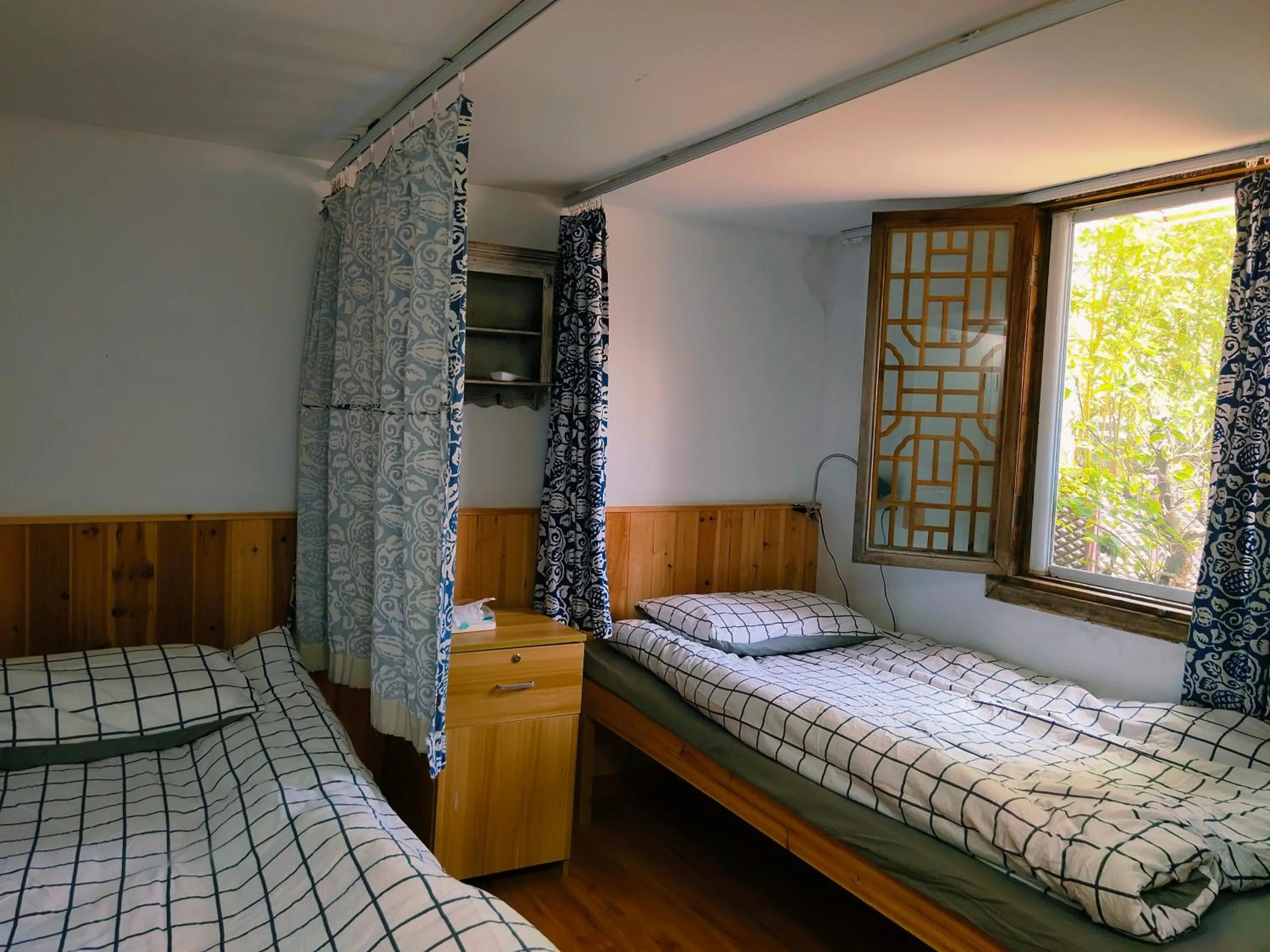 Bed in September Huizhou Inn