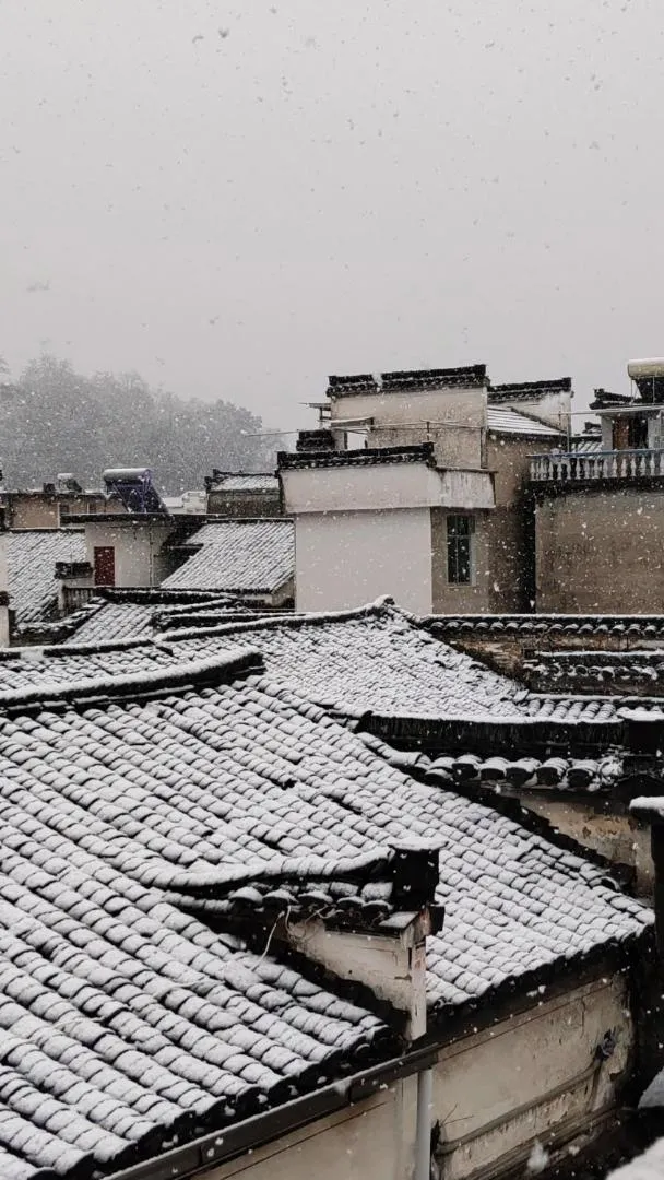 September Huizhou Inn