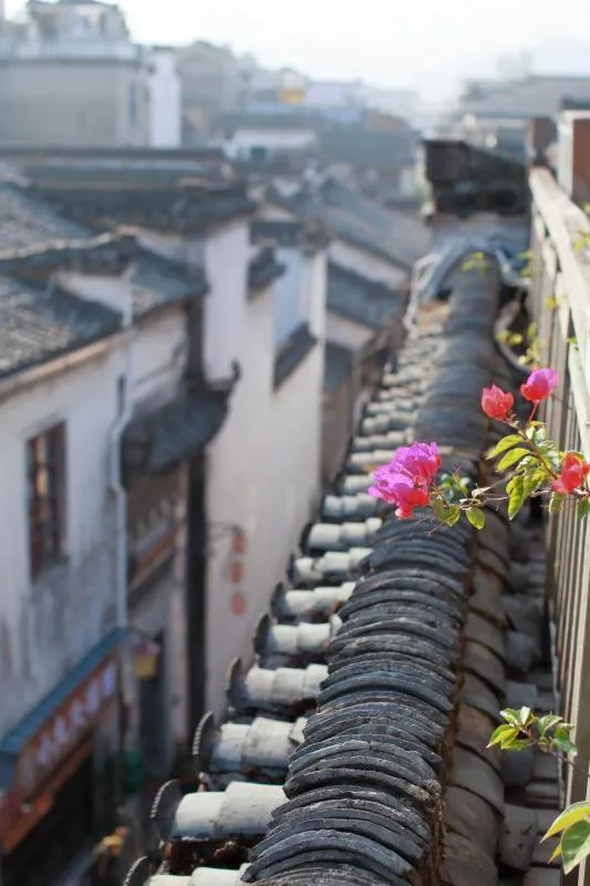 September Huizhou Inn