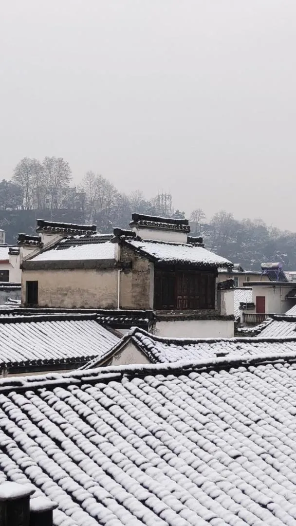 September Huizhou Inn