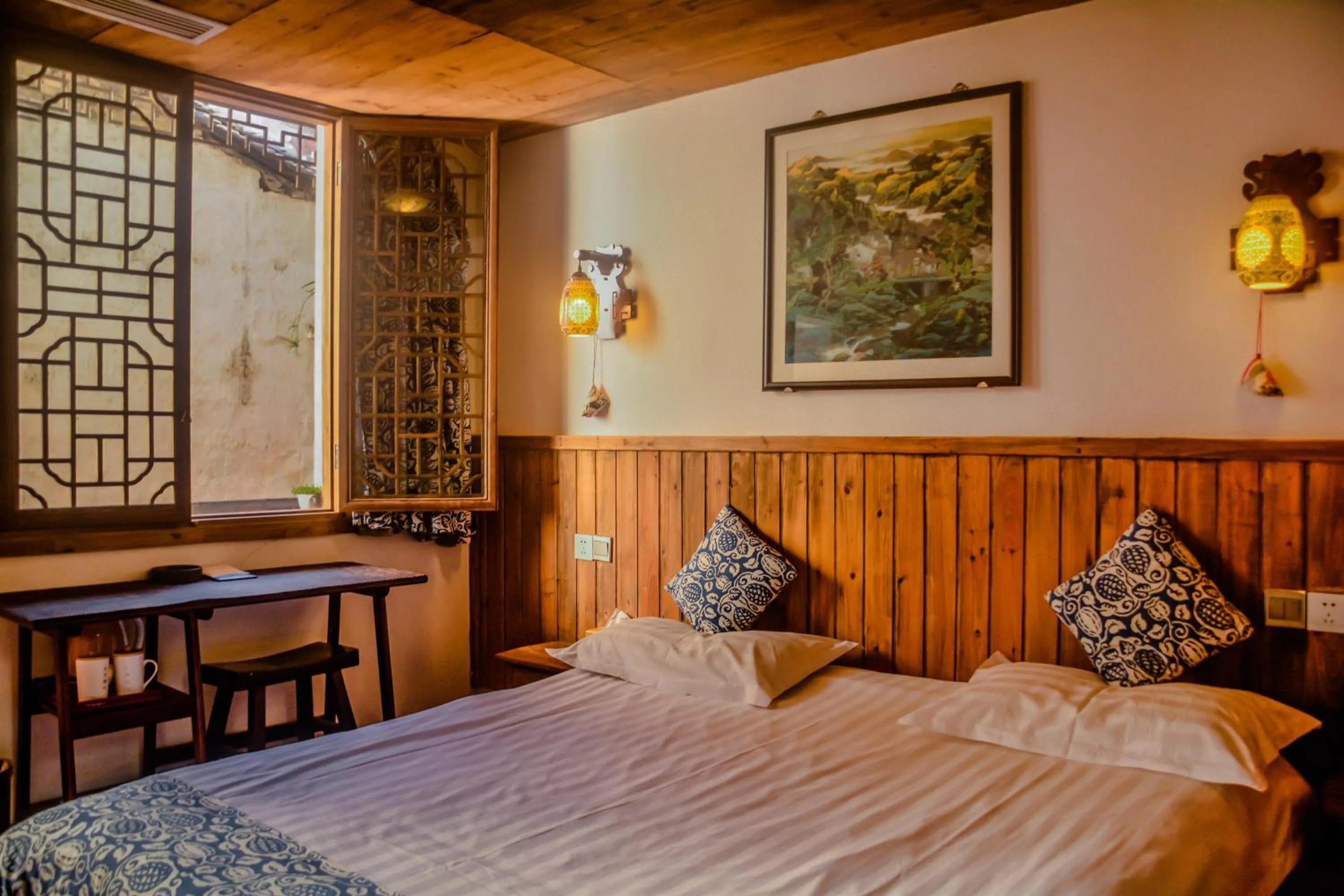 Bed in September Huizhou Inn