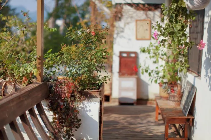 September Huizhou Inn