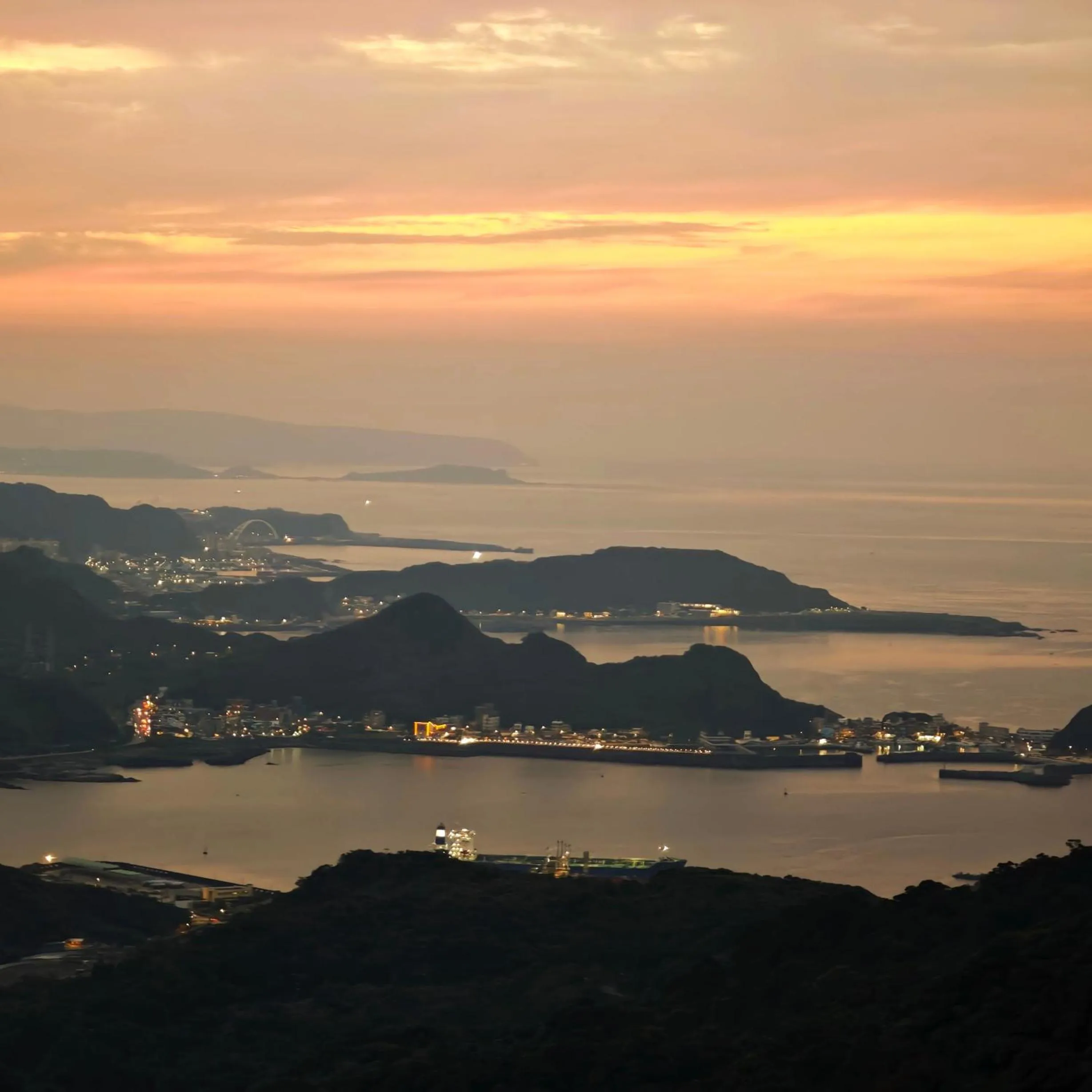 Nearby landmark in 金石新月光 Gold Stone Crescent Moon Light