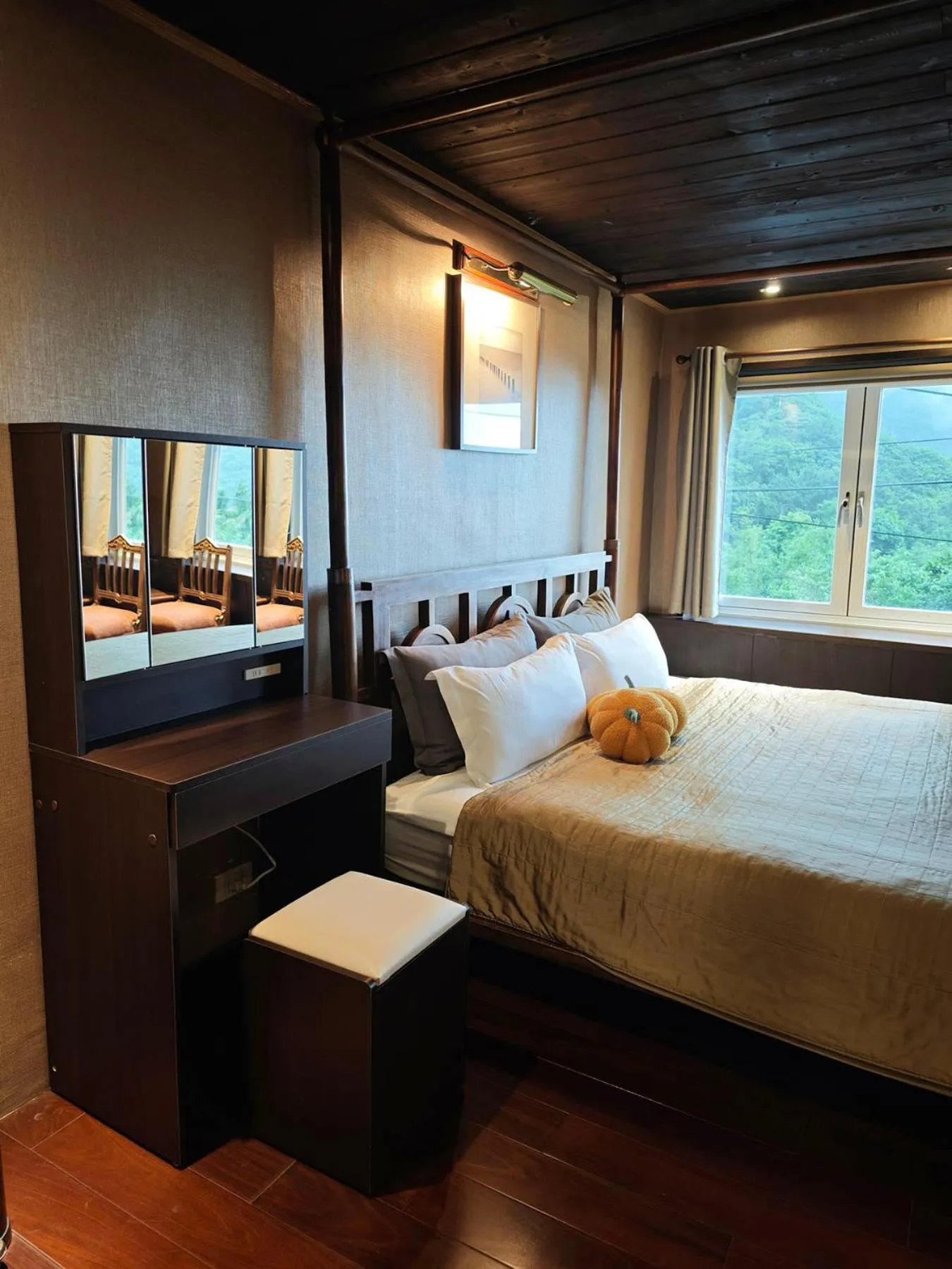 Bed in 金石新月光 Gold Stone Crescent Moon Light