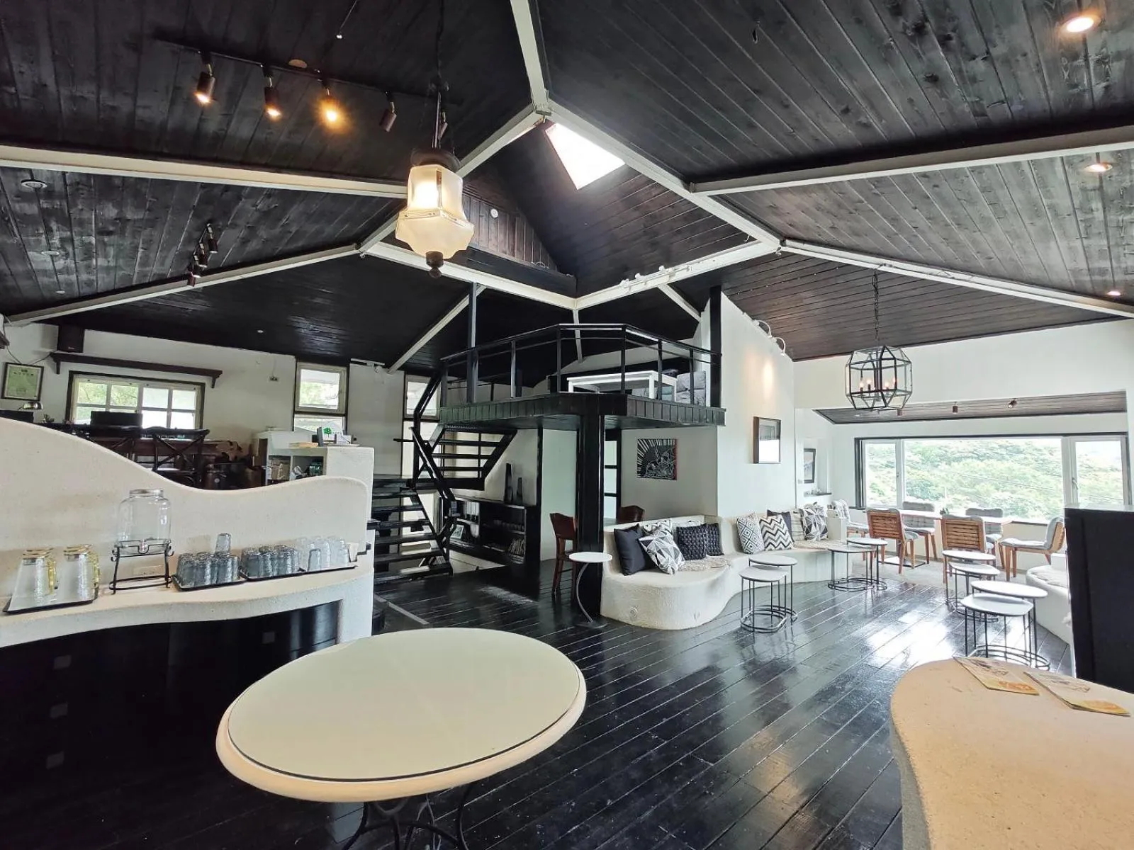 Restaurant/places to eat in 金石新月光 Gold Stone Crescent Moon Light