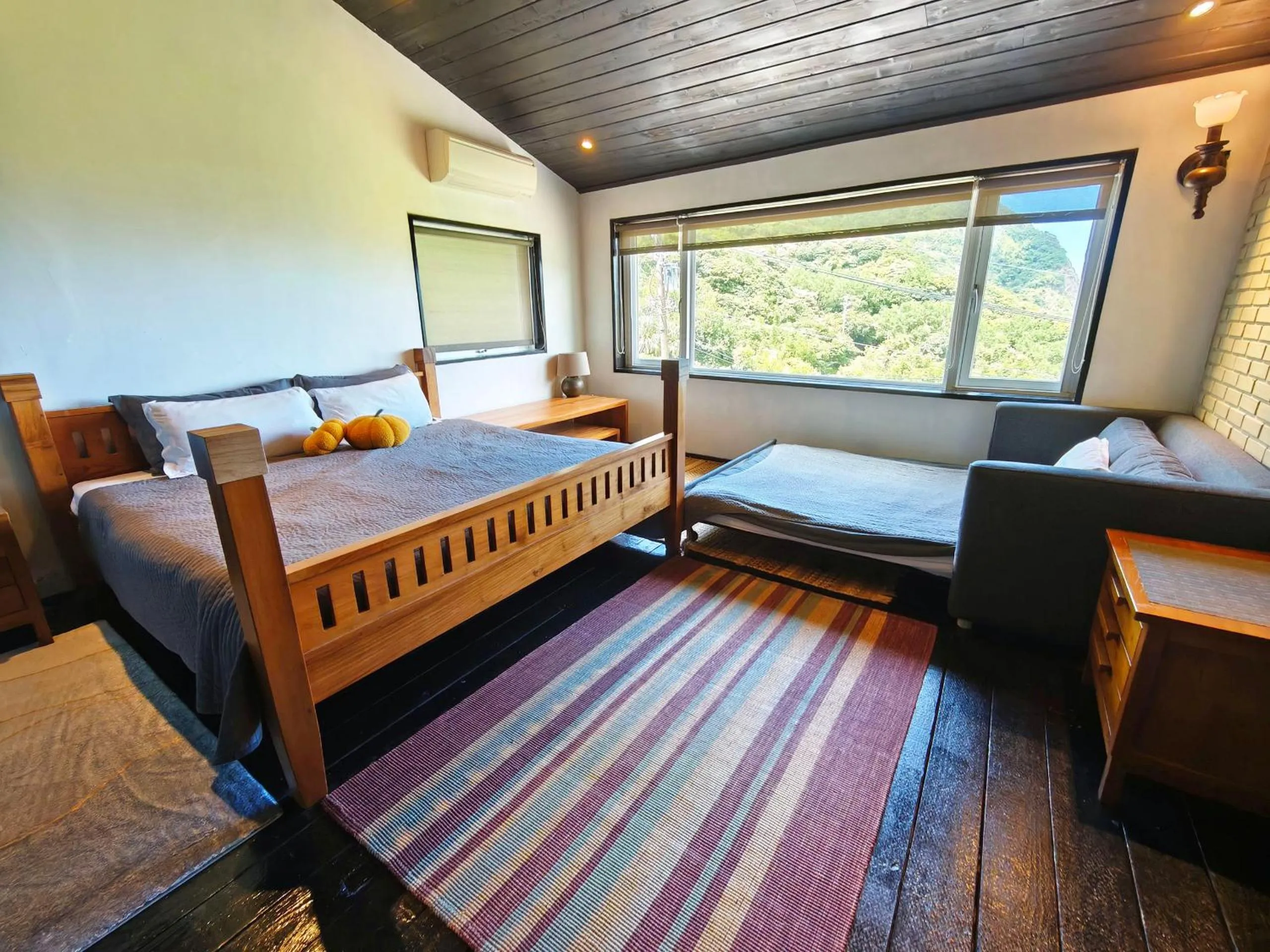 Bed in 金石新月光 Gold Stone Crescent Moon Light