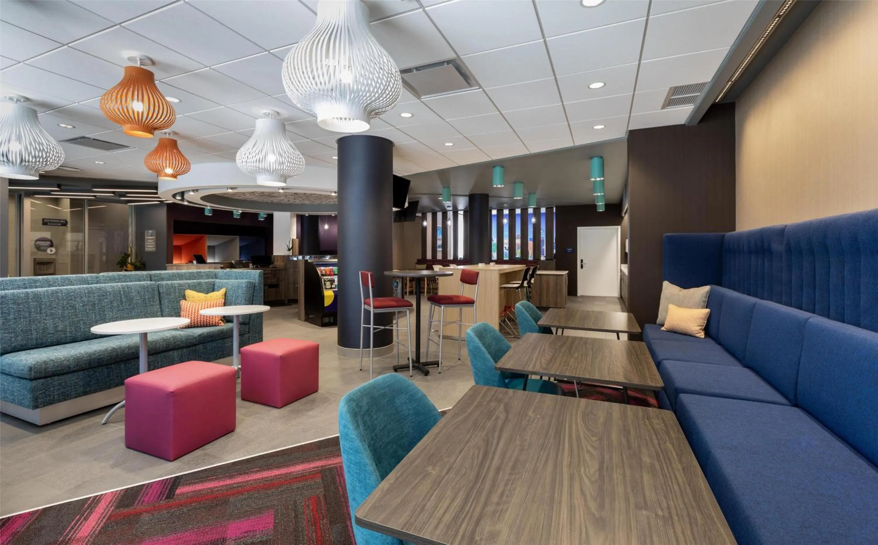 Lobby or reception in Tru By Hilton Montréal centre-ville