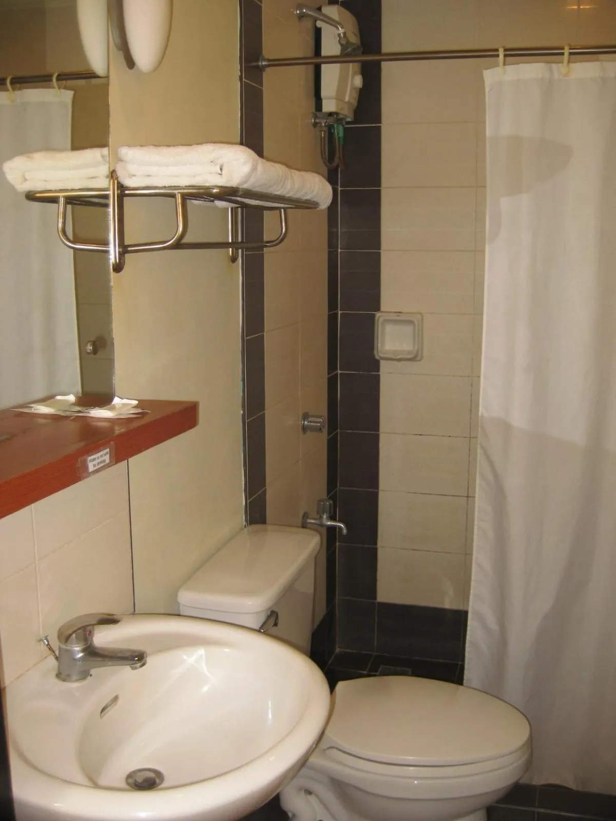 Shower in One Lourdes Dormitel