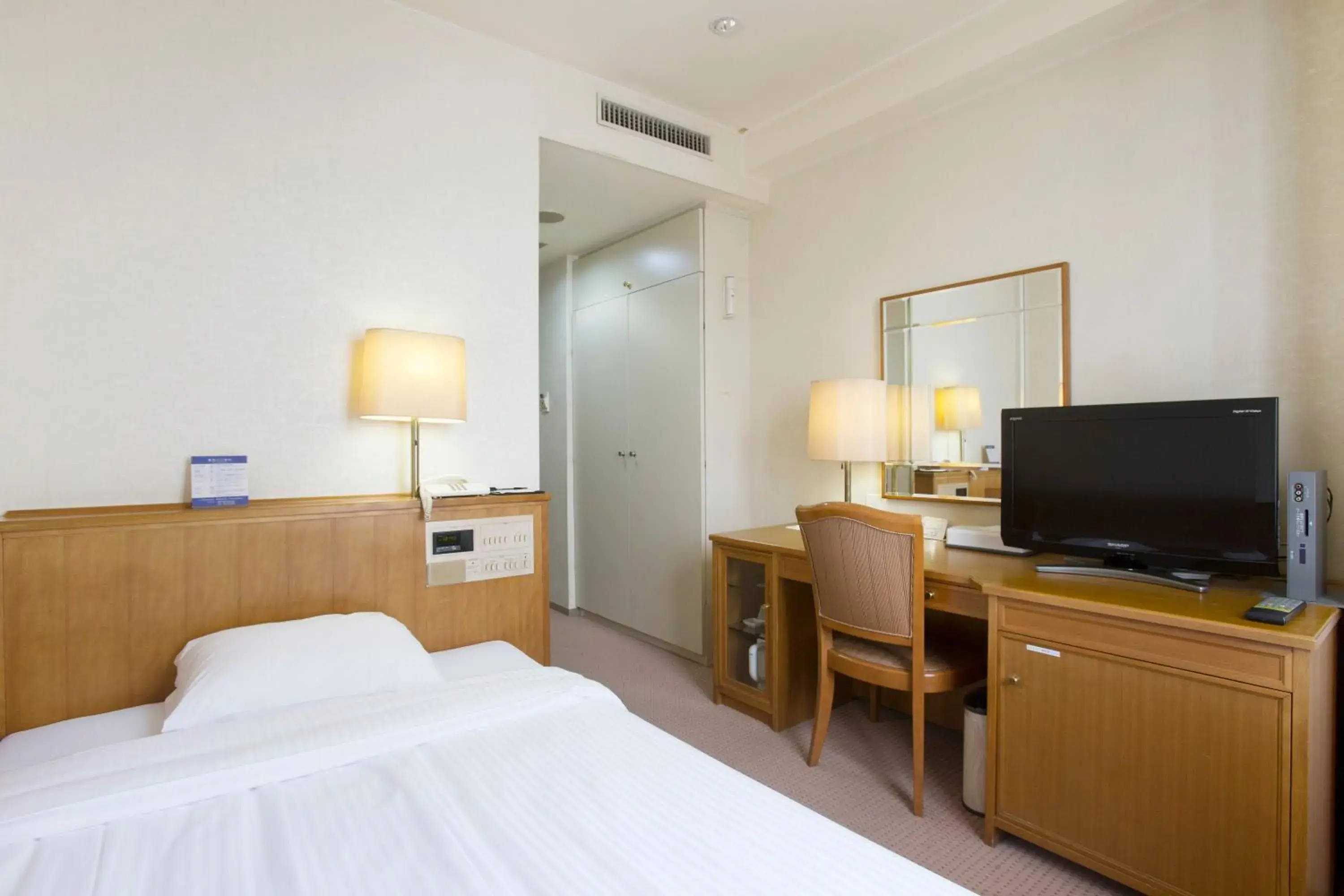 Single Room - single occupancy - Smoking in Tetoranze Makuhari Inagekaigan Hotel Single Room - single occupancy - Smoking in Tetoranze Makuhari Inagekaigan Hotel