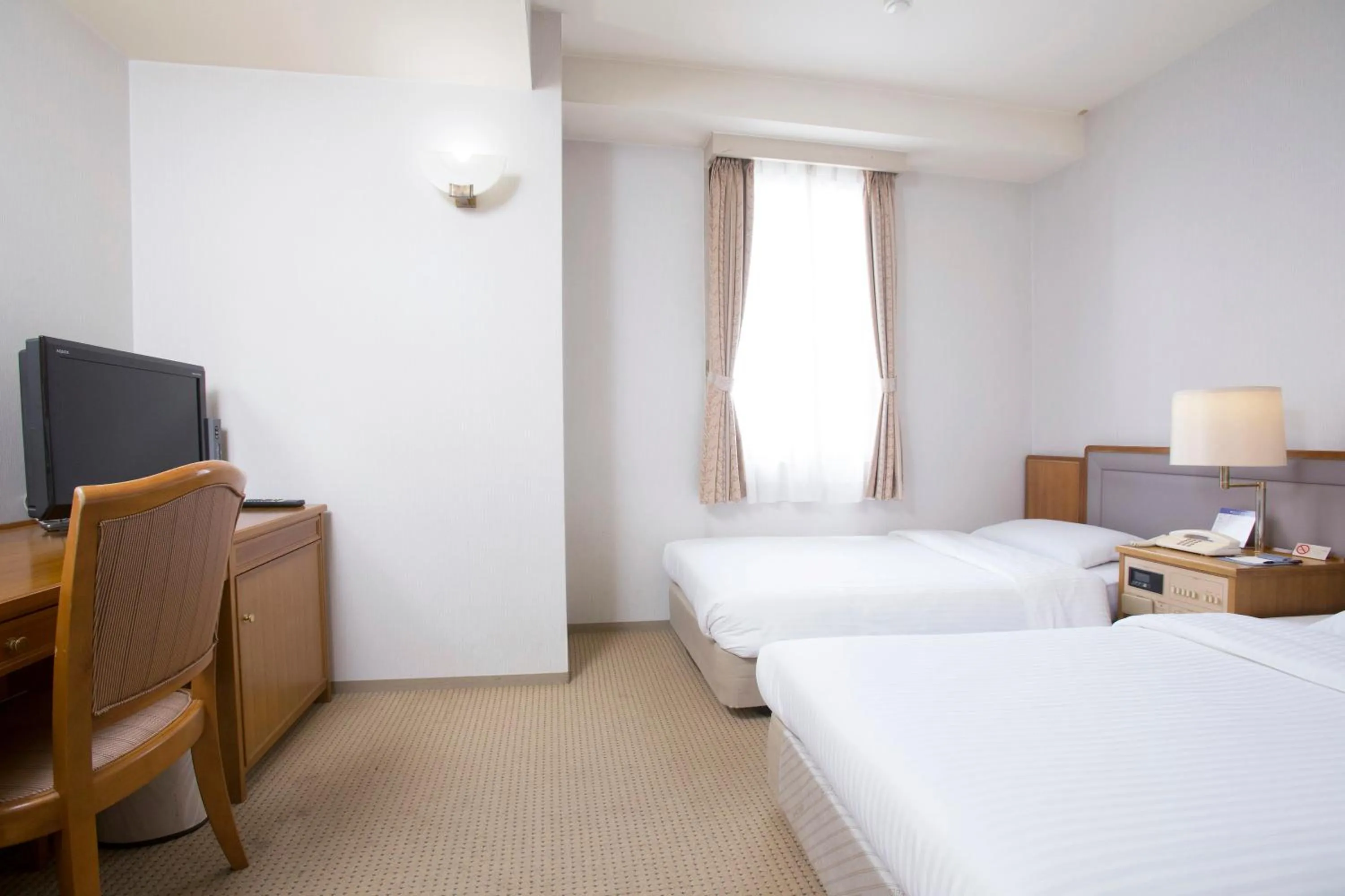 Photo of the whole room, Bed in Tetoranze Makuhari Inagekaigan Hotel