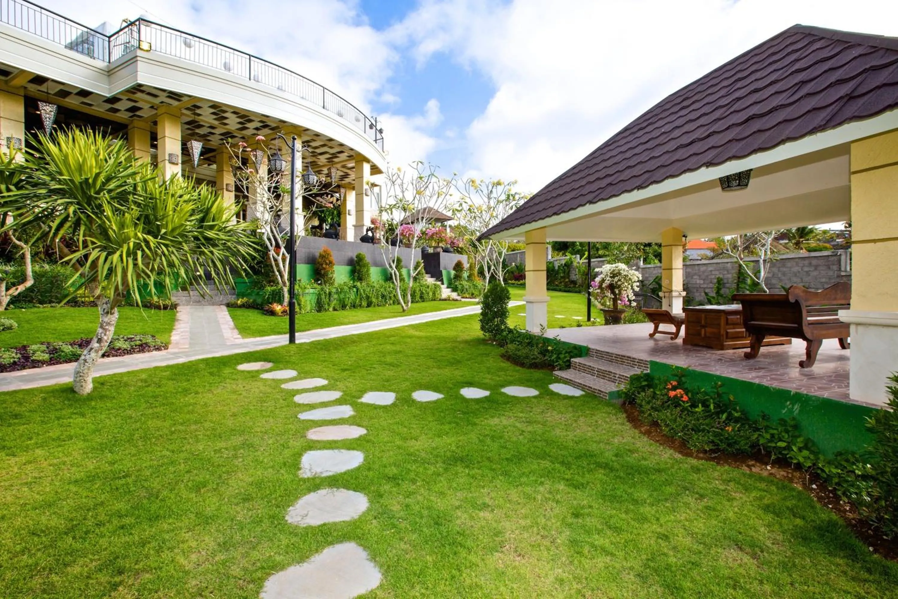 Restaurant/places to eat in Flamingo Dewata Pool Villa Uluwatu