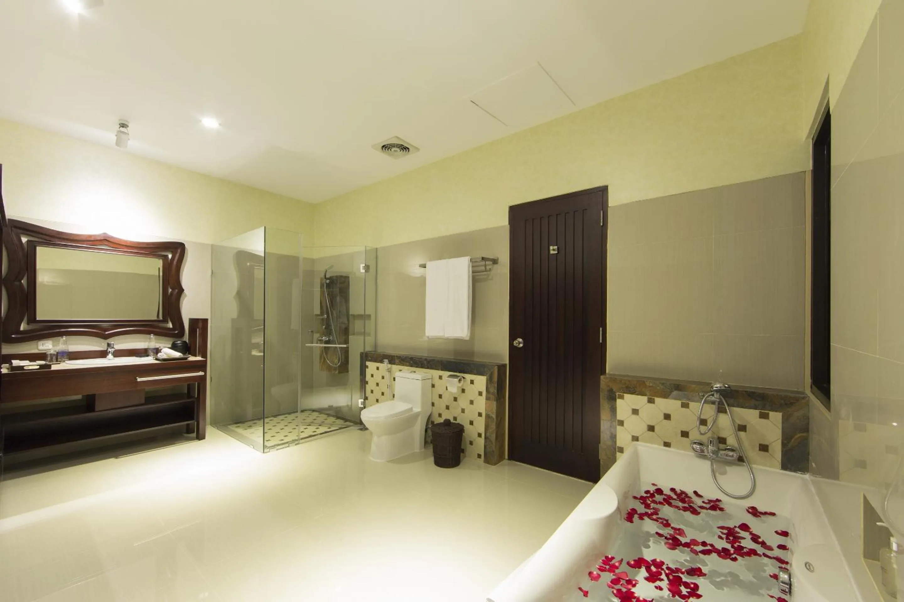Bathroom, Bed in Flamingo Dewata Pool Villa Uluwatu