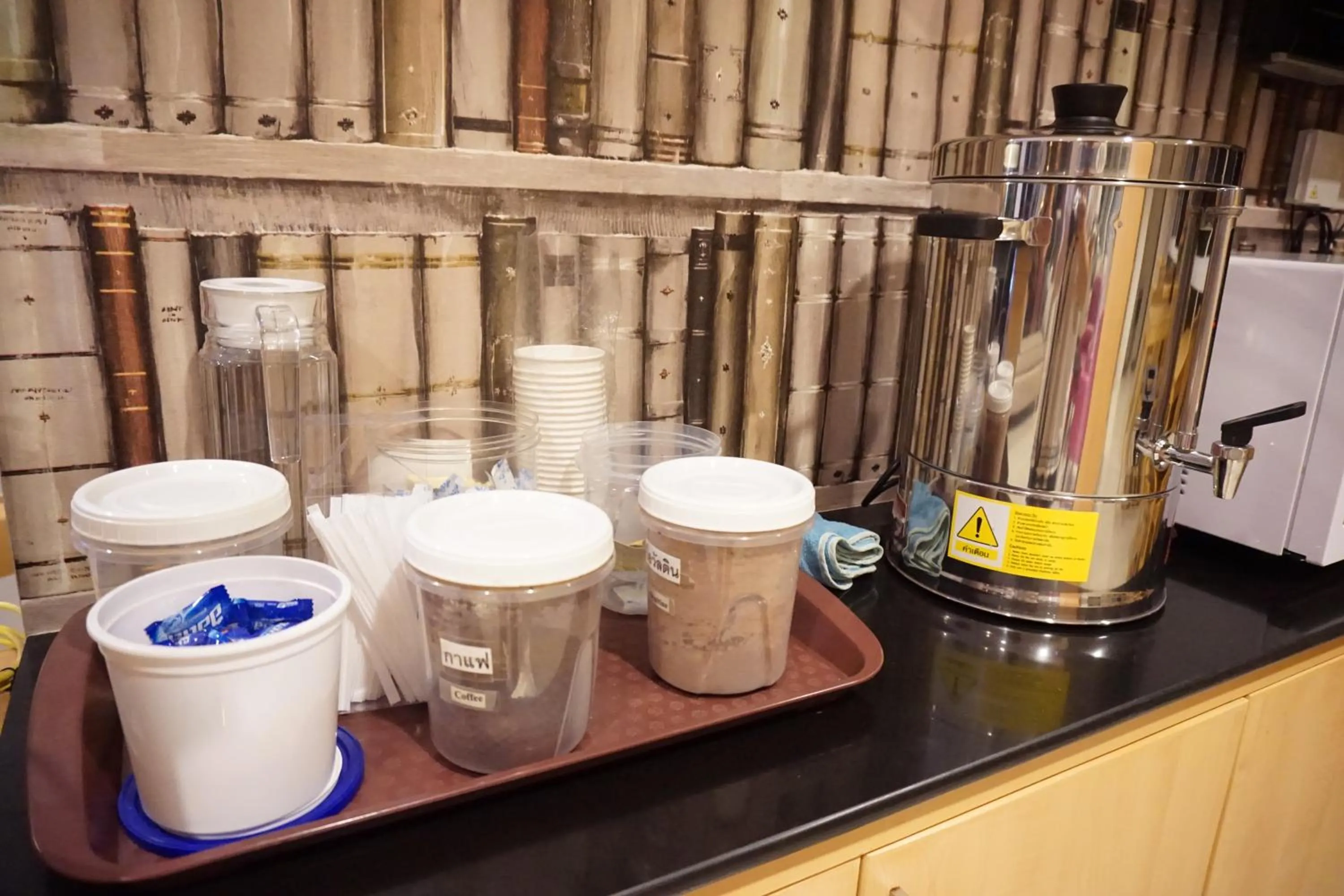 Communal lounge/ TV room in Chompu Nakarin Apartment