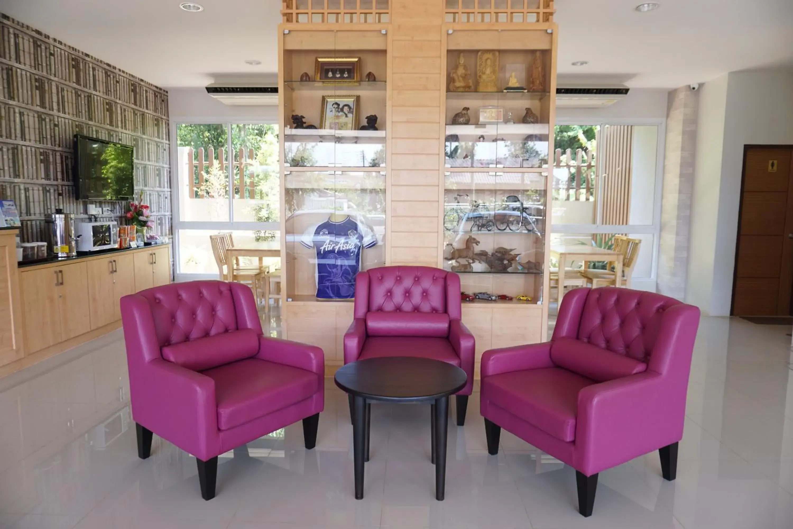 Property building in Chompu Nakarin Apartment Property building in Chompu Nakarin Apartment