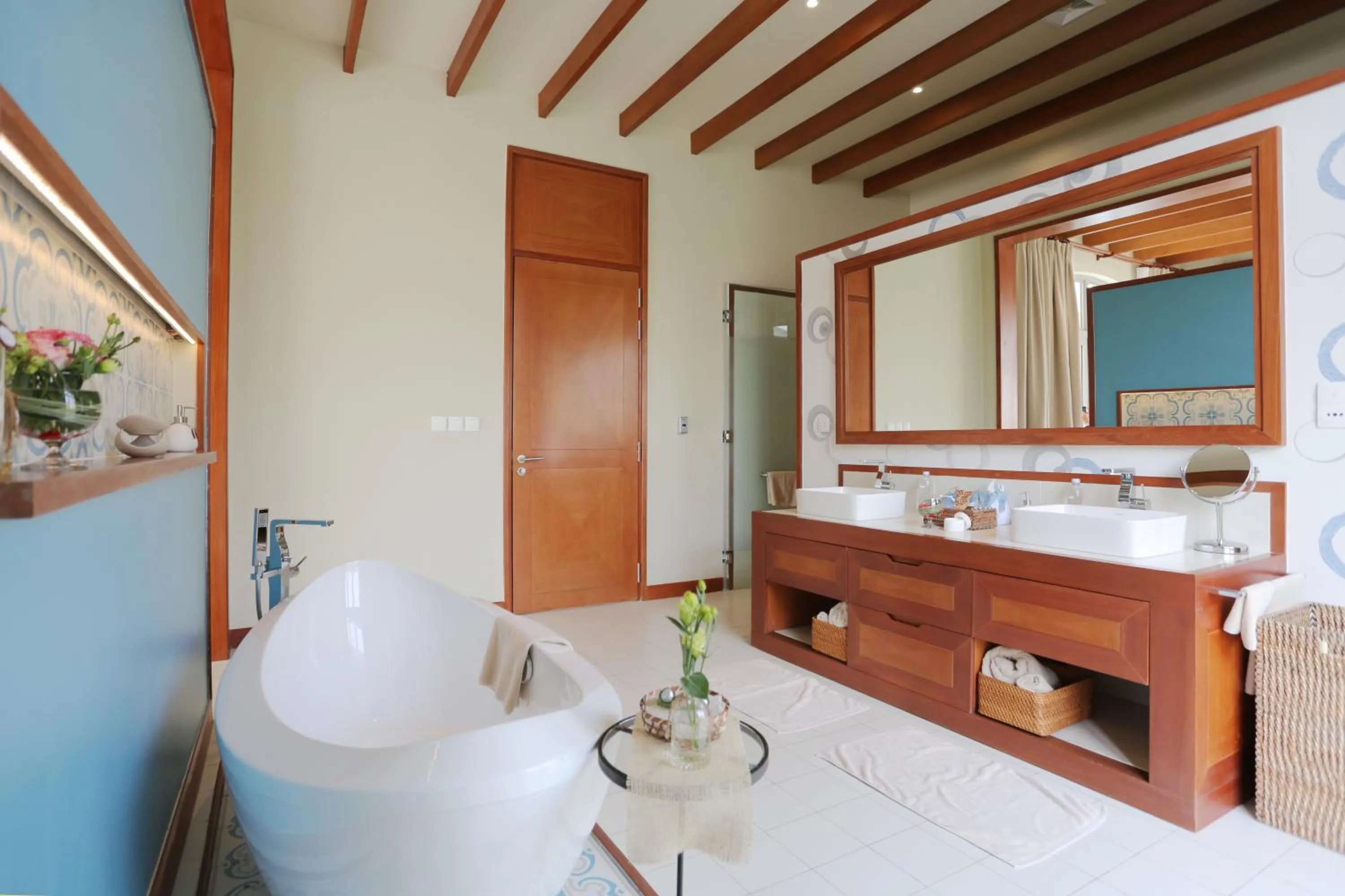 Bathroom, Bed in FLC Luxury Resort Samson