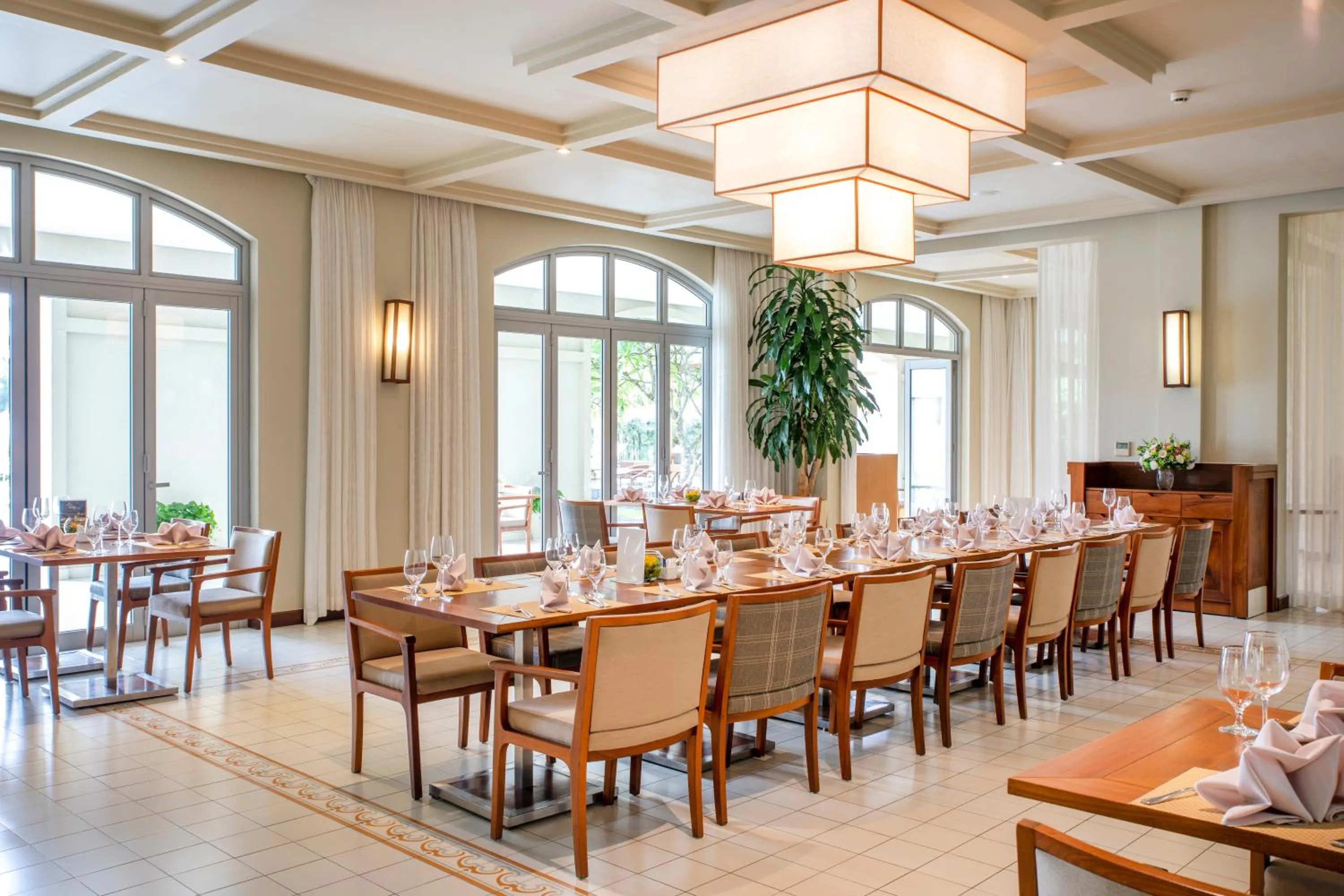 Restaurant/places to eat in FLC Luxury Resort Samson