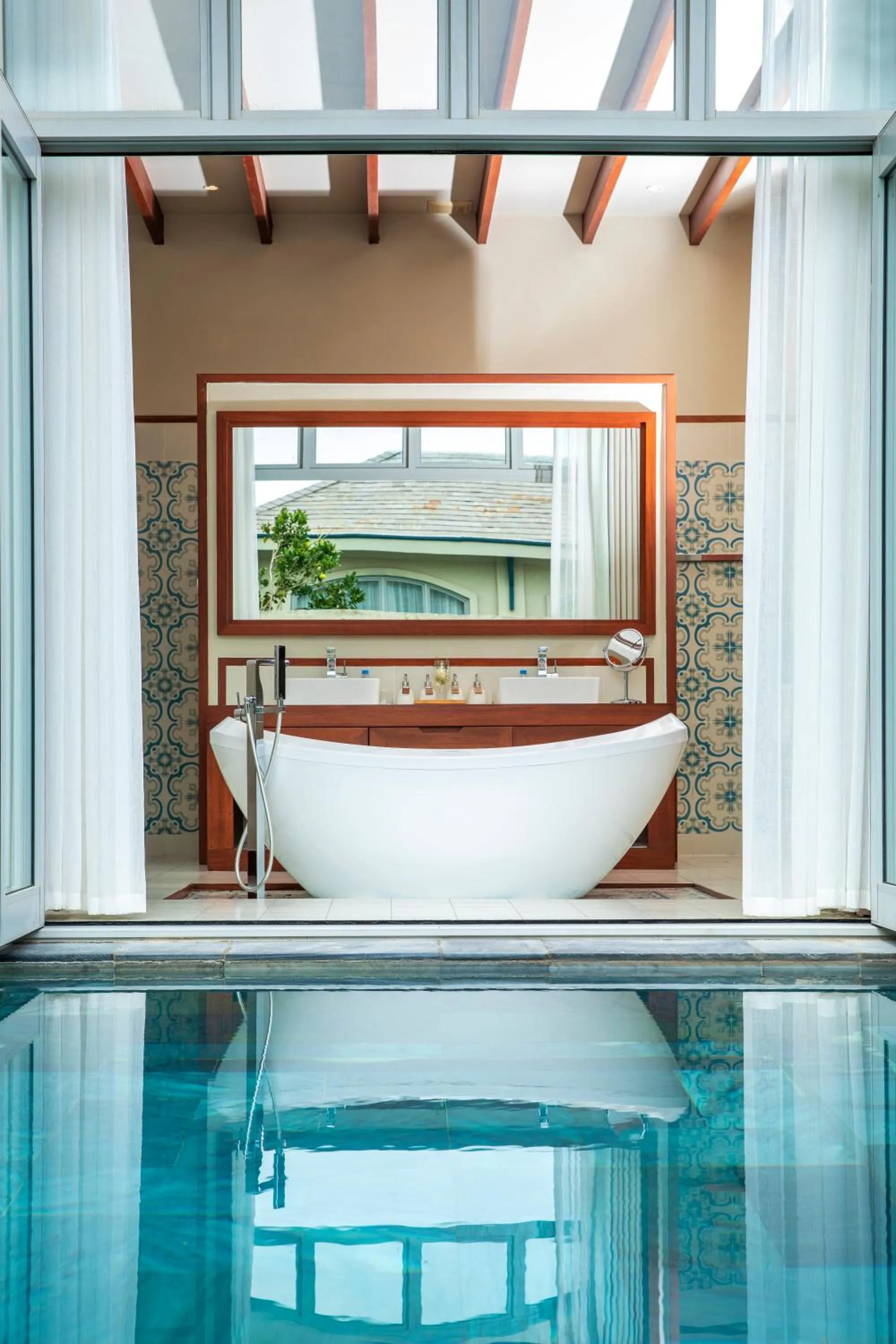 Bath in FLC Luxury Resort Samson