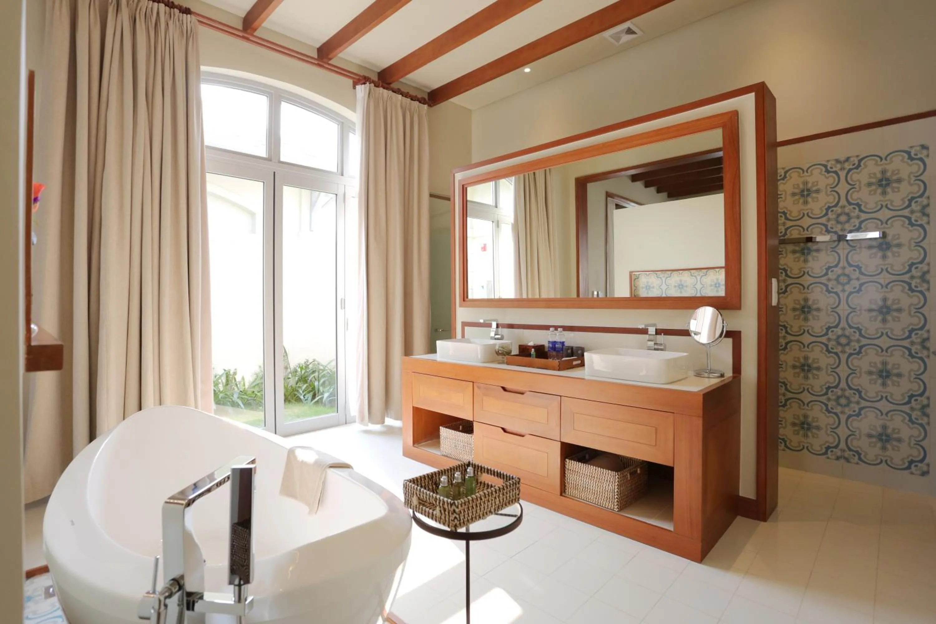 Day in FLC Luxury Resort Samson