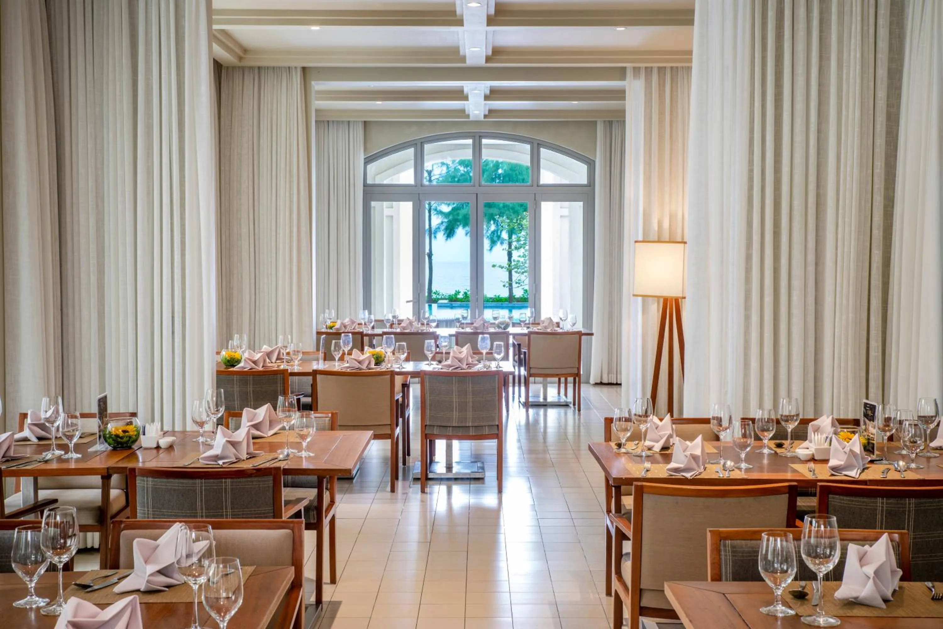 Restaurant/places to eat in FLC Luxury Resort Samson