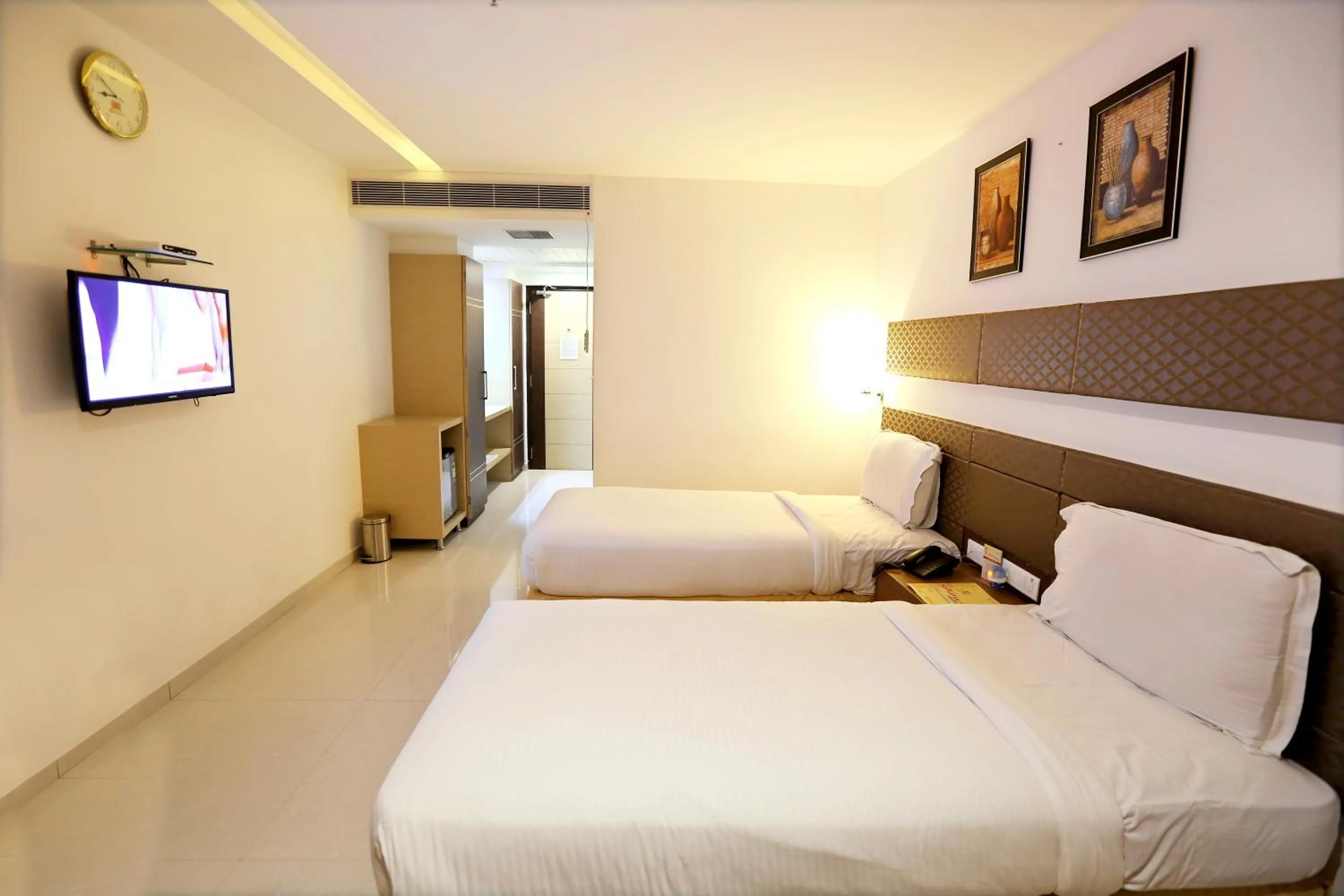 Photo of the whole room, Bed in Hotel Sitara Grand Miyapur
