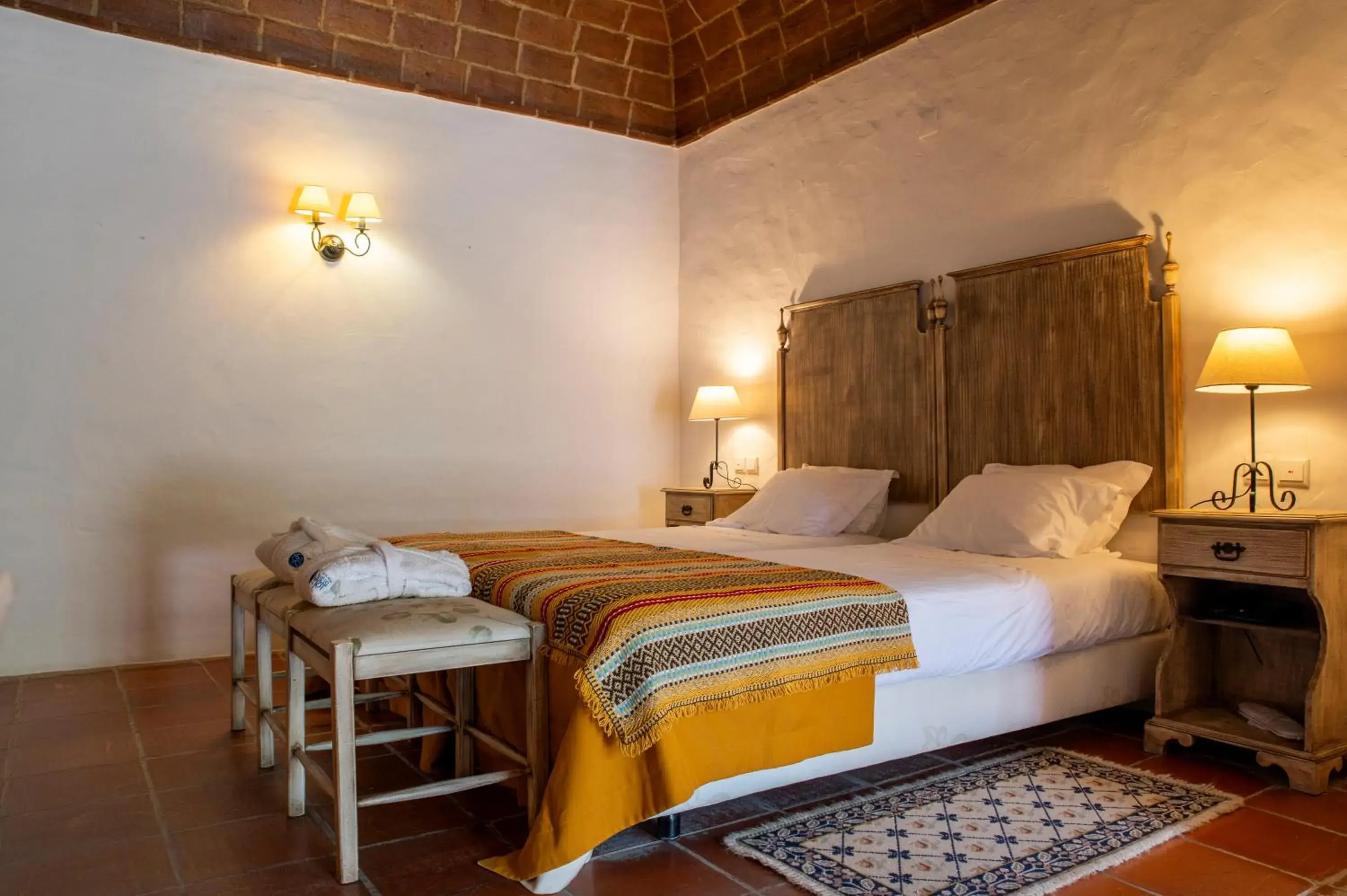 Bed in Horta da Moura by WOT Signature Bed in Horta da Moura by WOT Signature