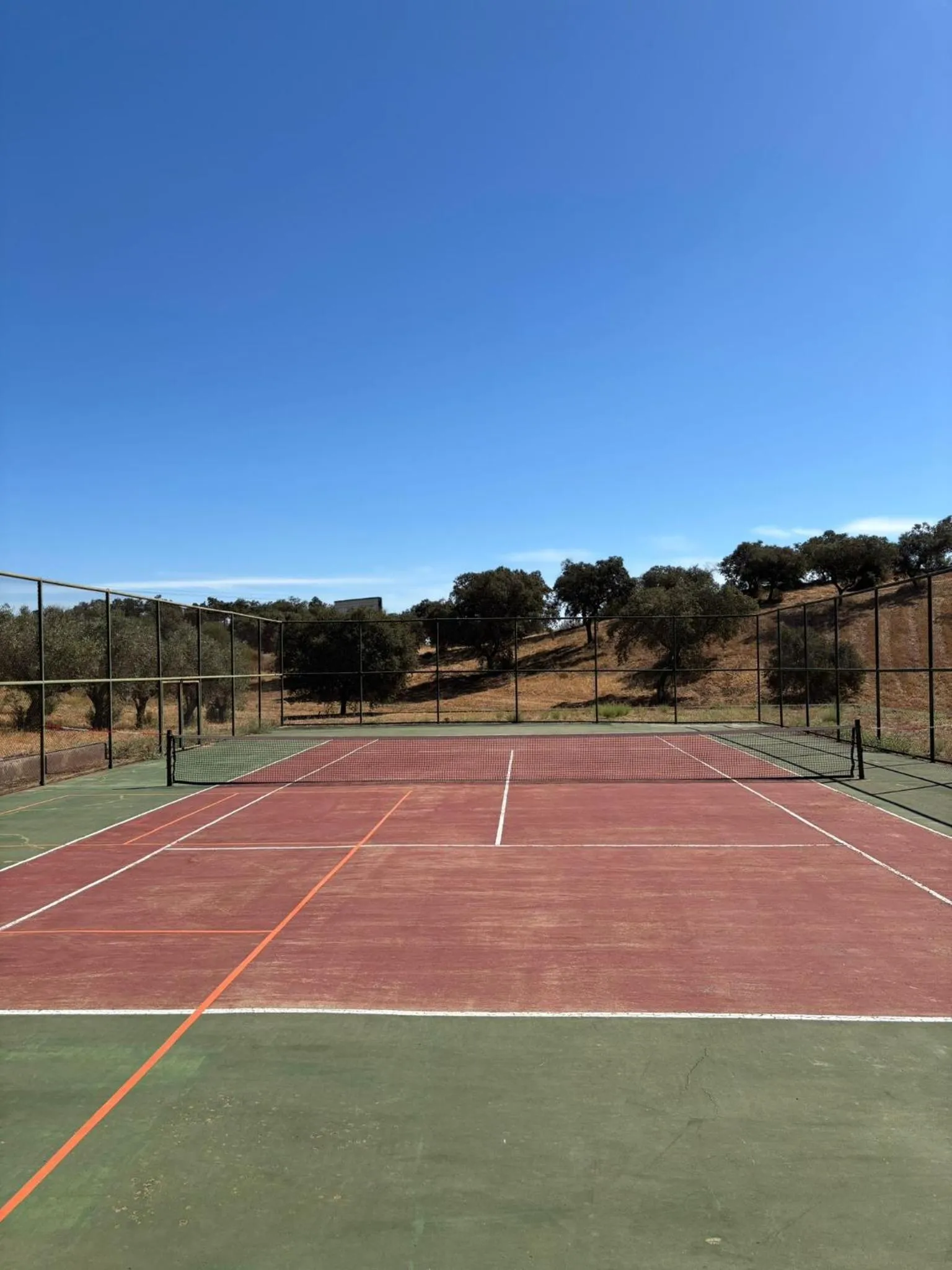 Tennis court in Horta da Moura by WOT Signature