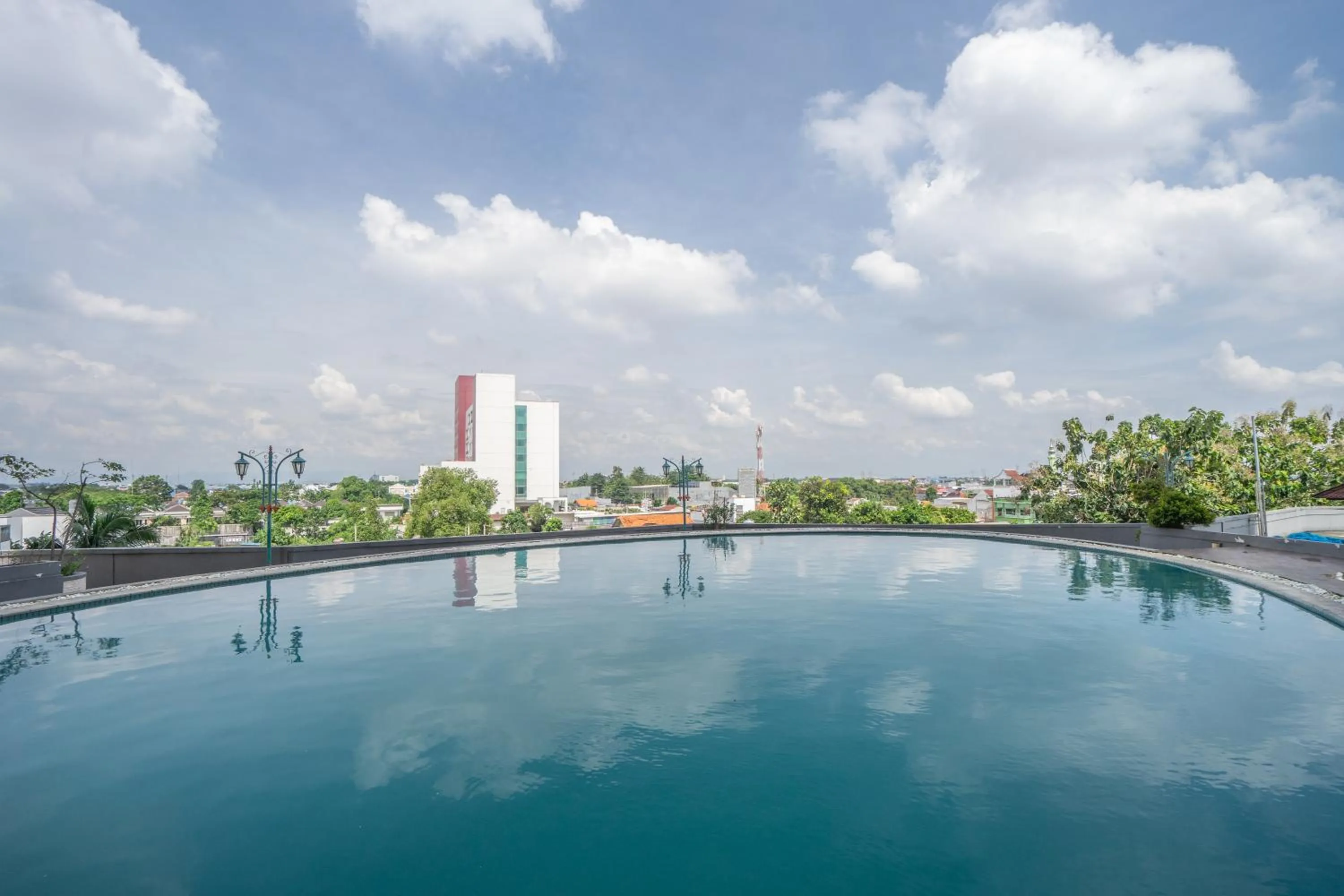 Day in ROKET ROOM Majestic By Reccoma