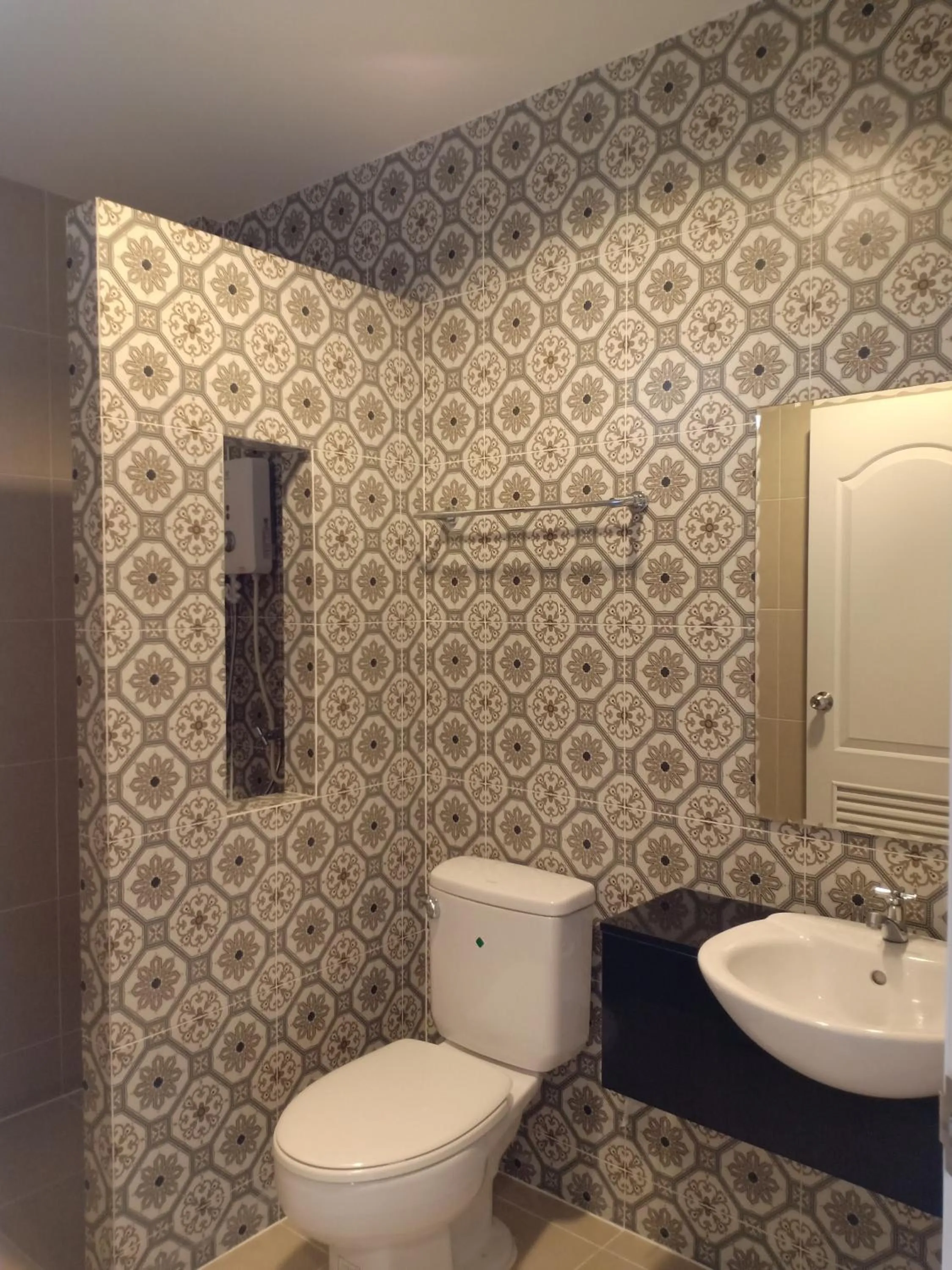 Shower in Fortune Surin Hotel