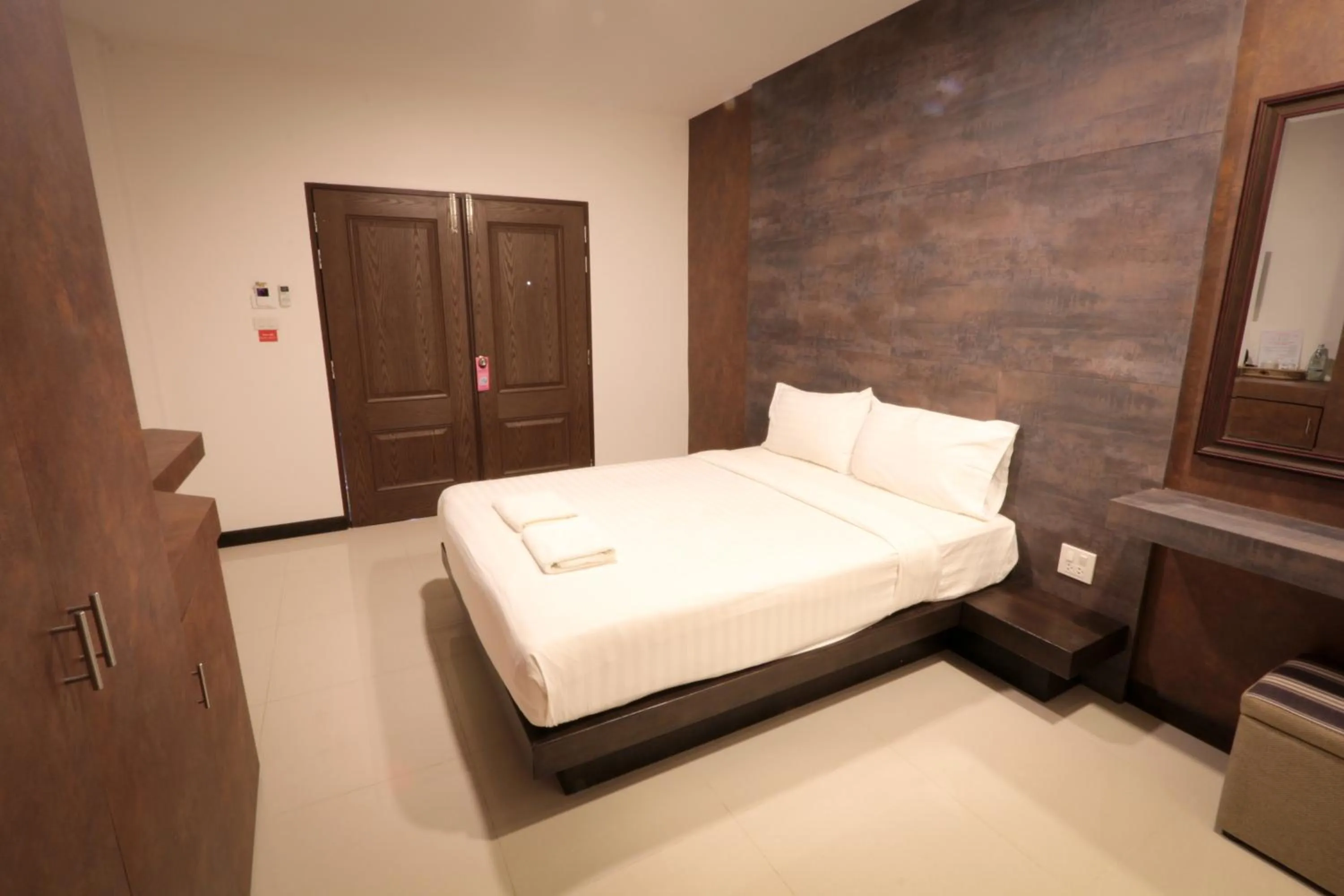 Shower, Bed in Fortune Surin Hotel