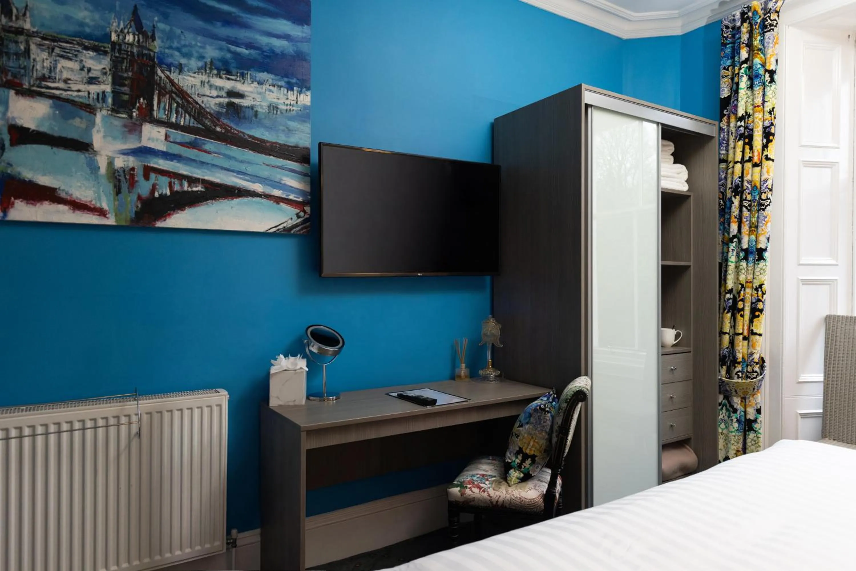 Bedroom, Bed in 24 Royal Terrace