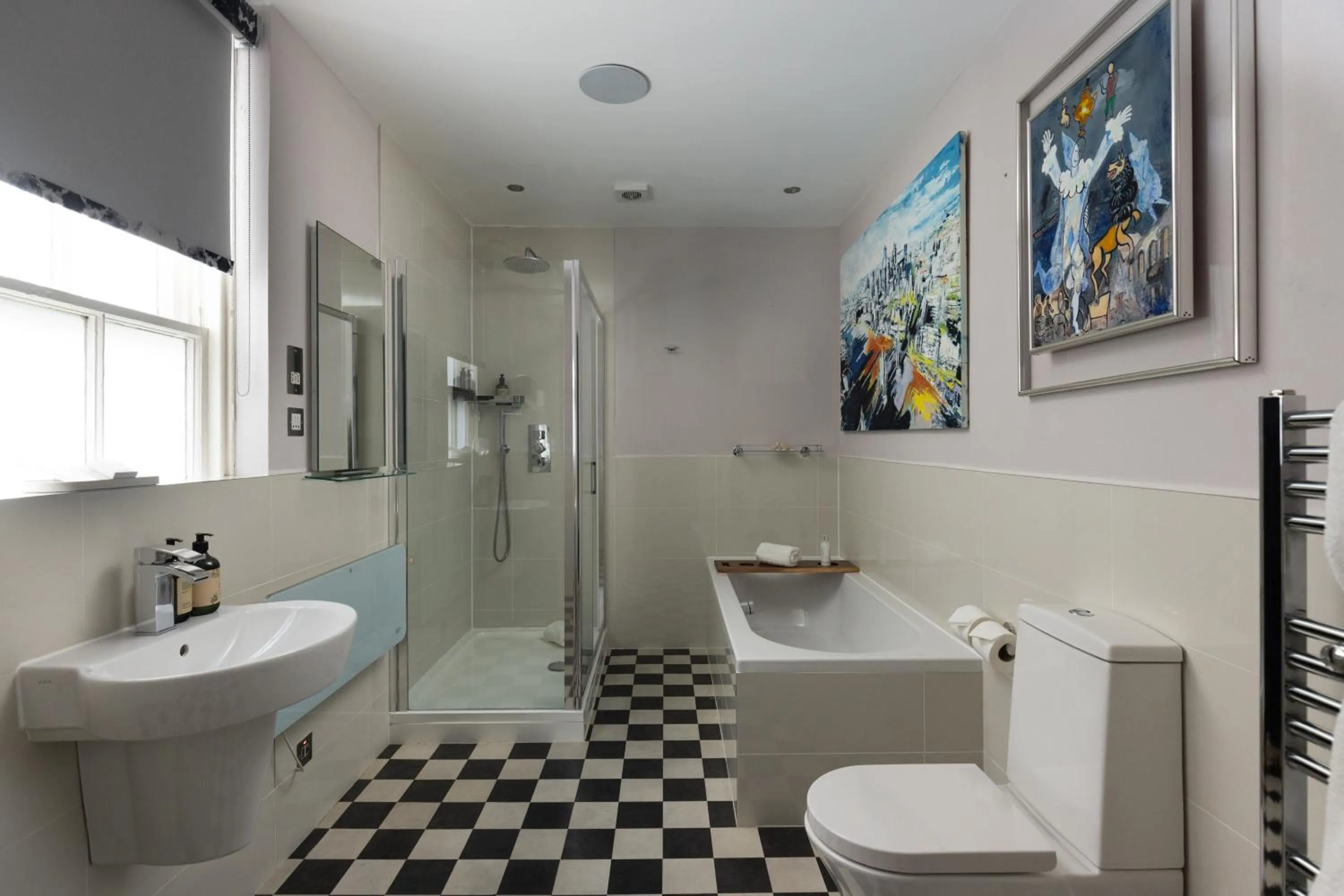 Shower in 24 Royal Terrace