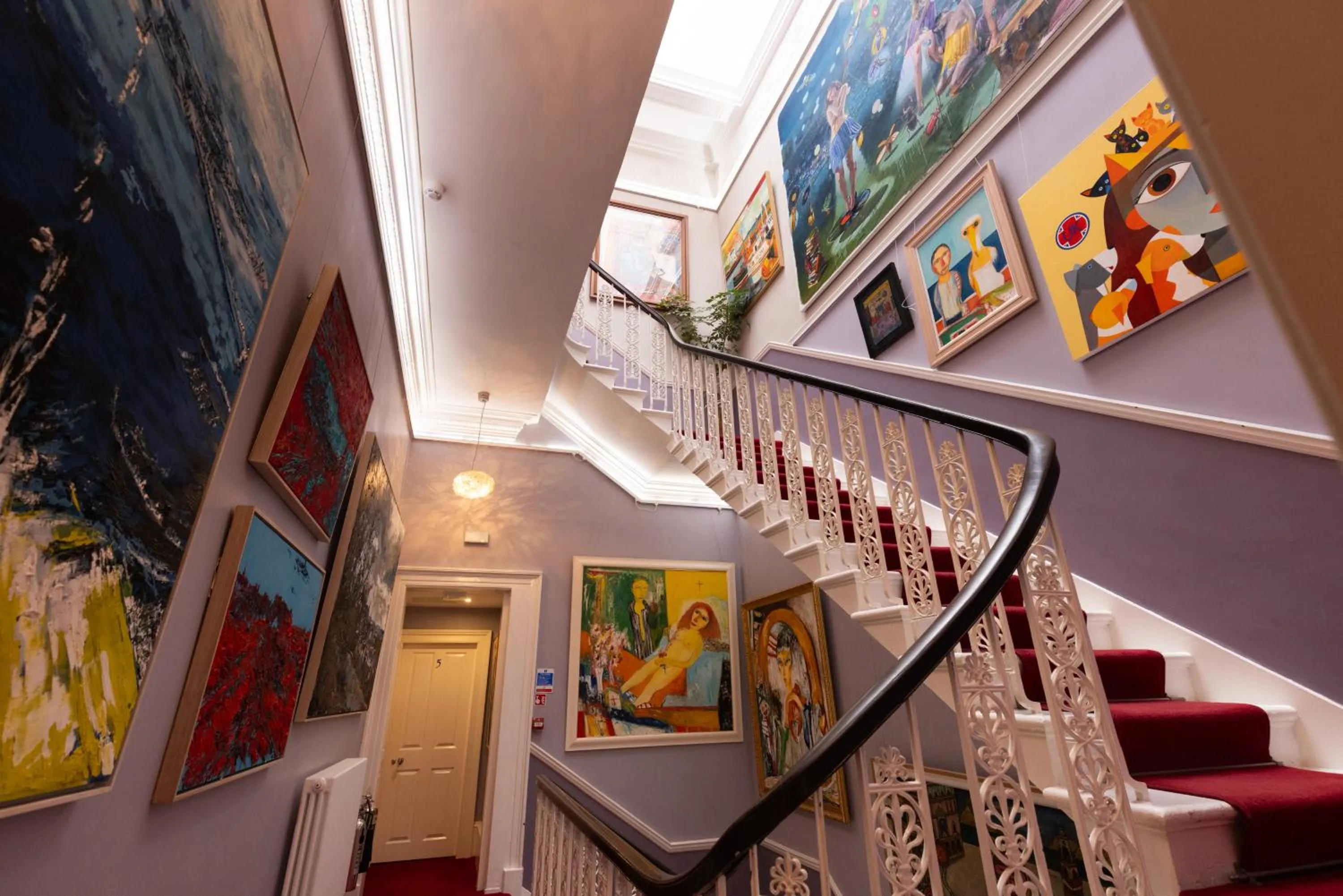 Property building in 24 Royal Terrace