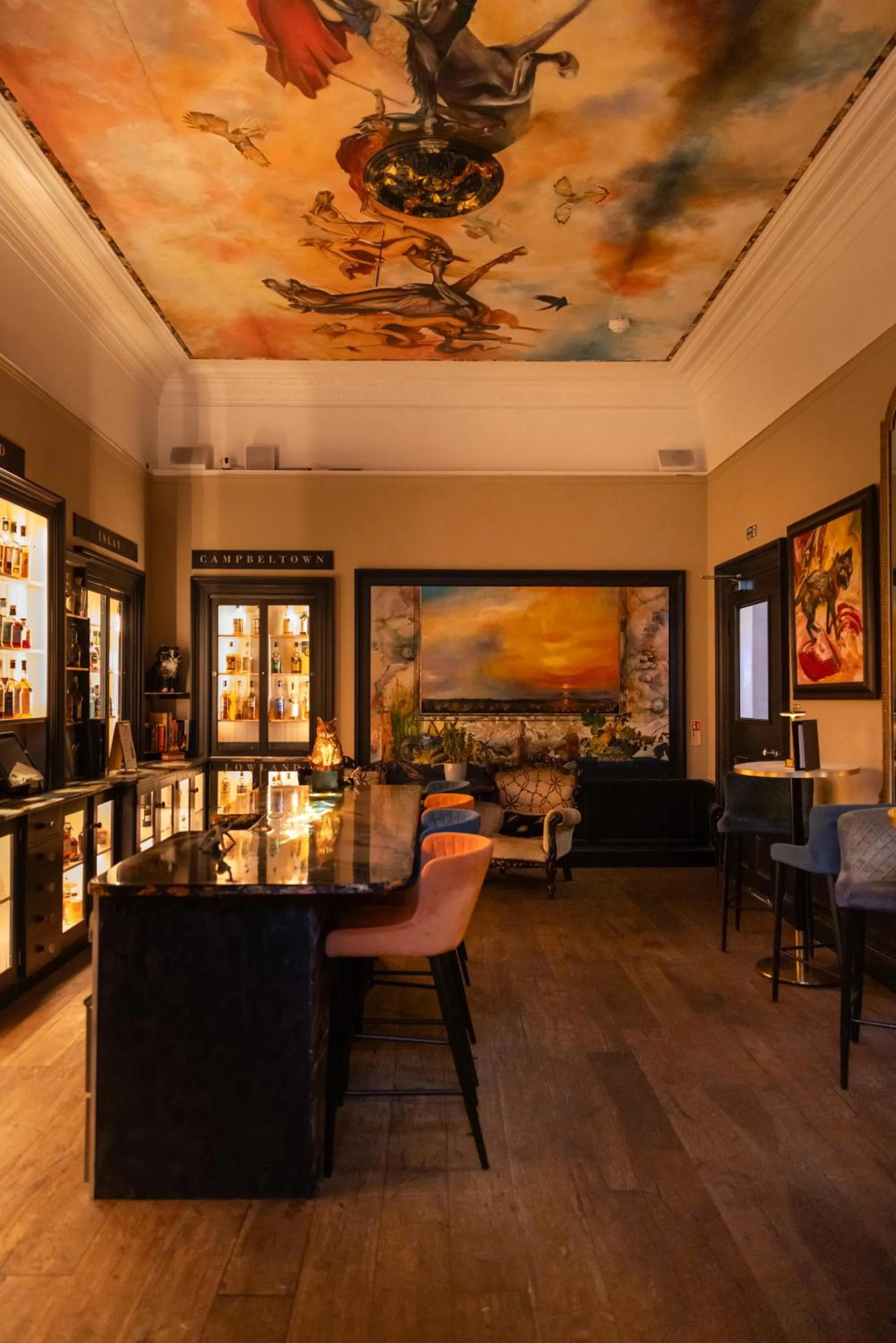 Lounge or bar in 24 Royal Terrace