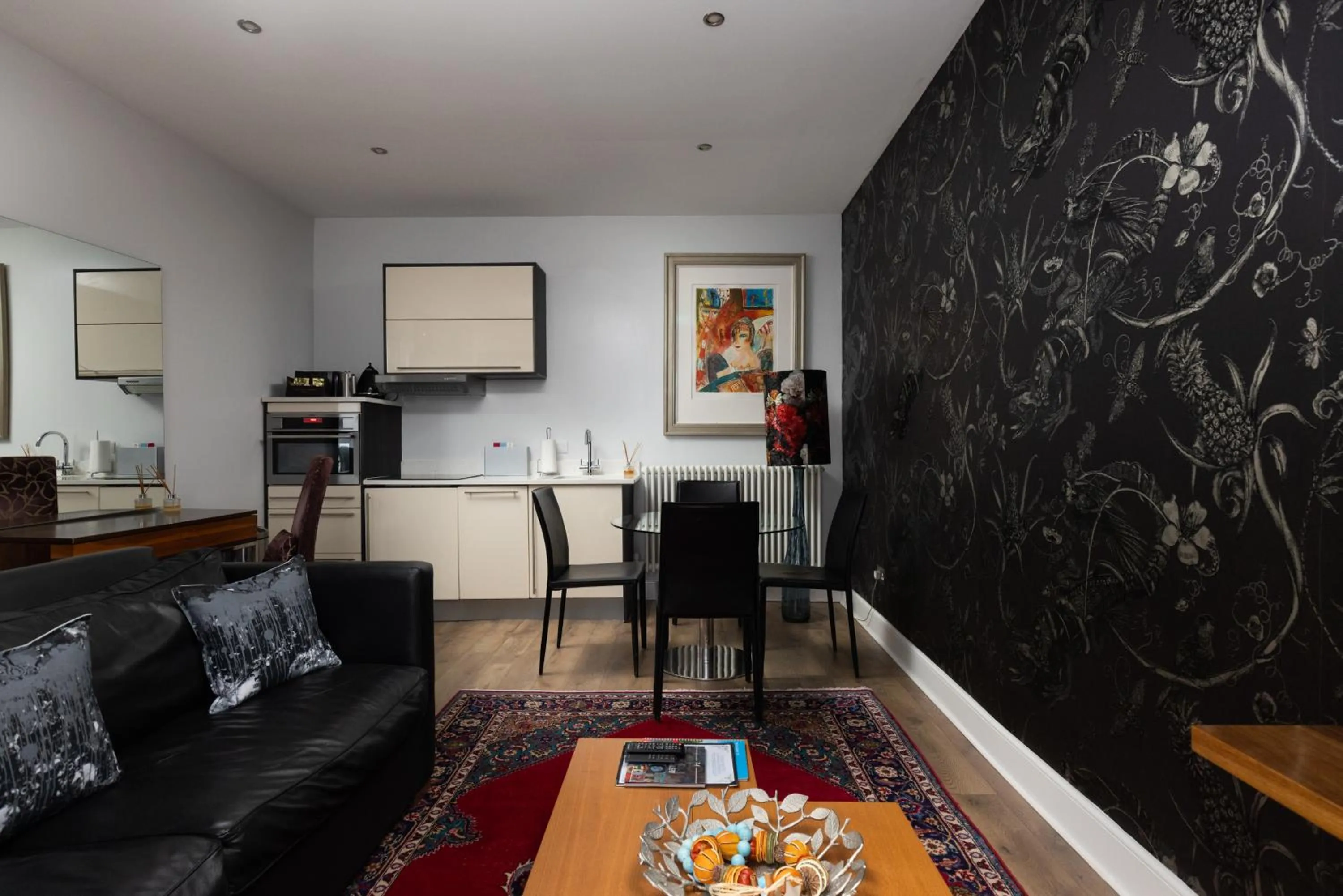 Kitchen or kitchenette in 24 Royal Terrace