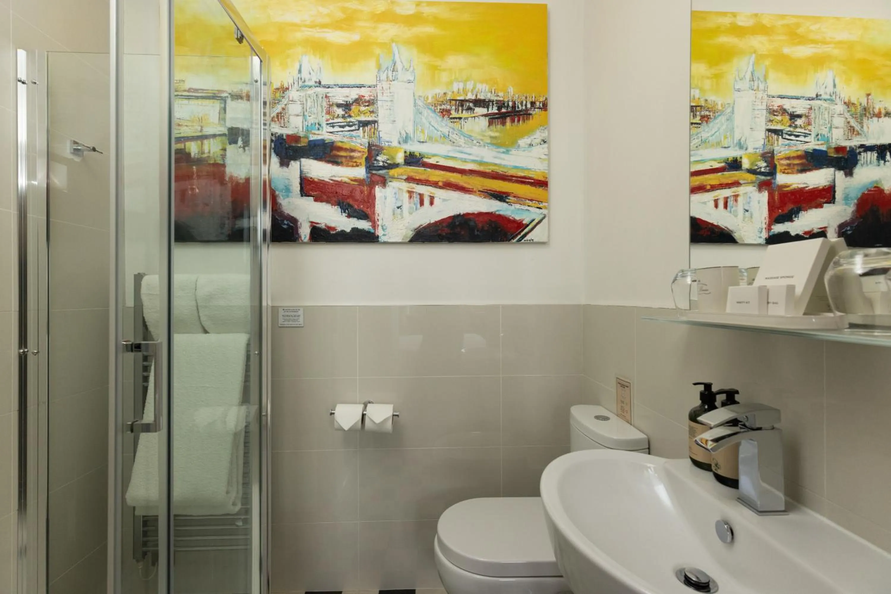 Shower in 24 Royal Terrace