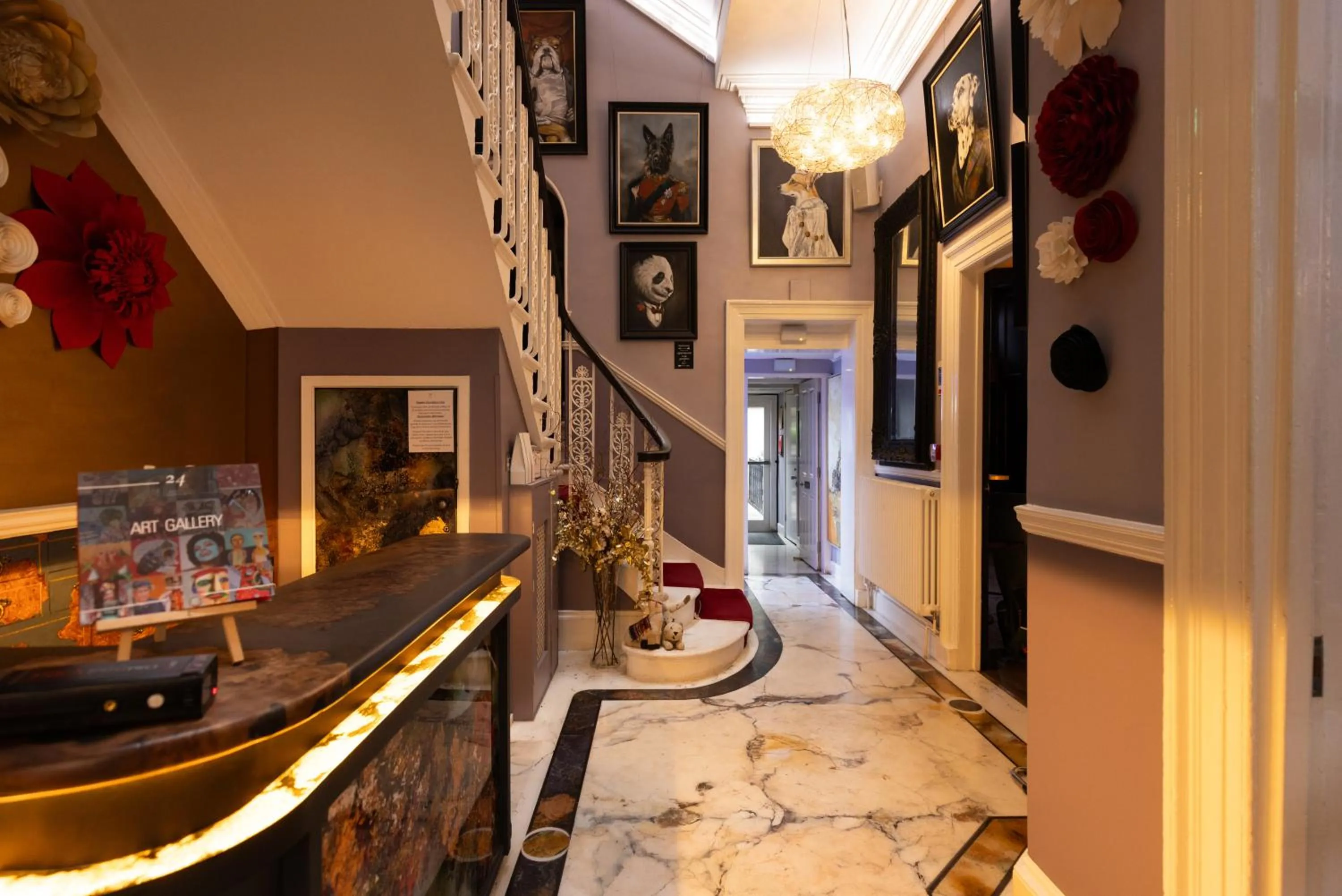 Lobby or reception in 24 Royal Terrace