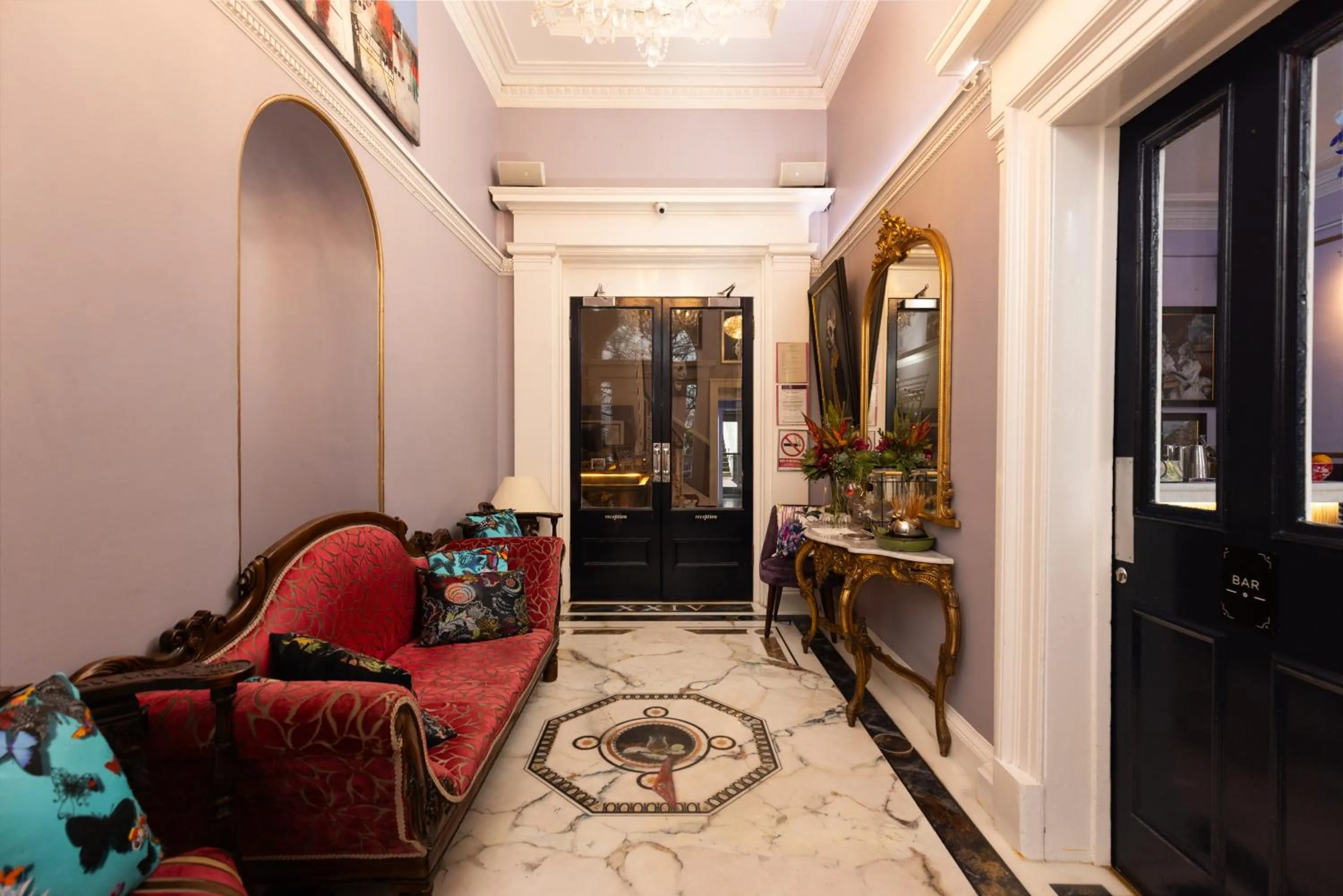 Property building in 24 Royal Terrace