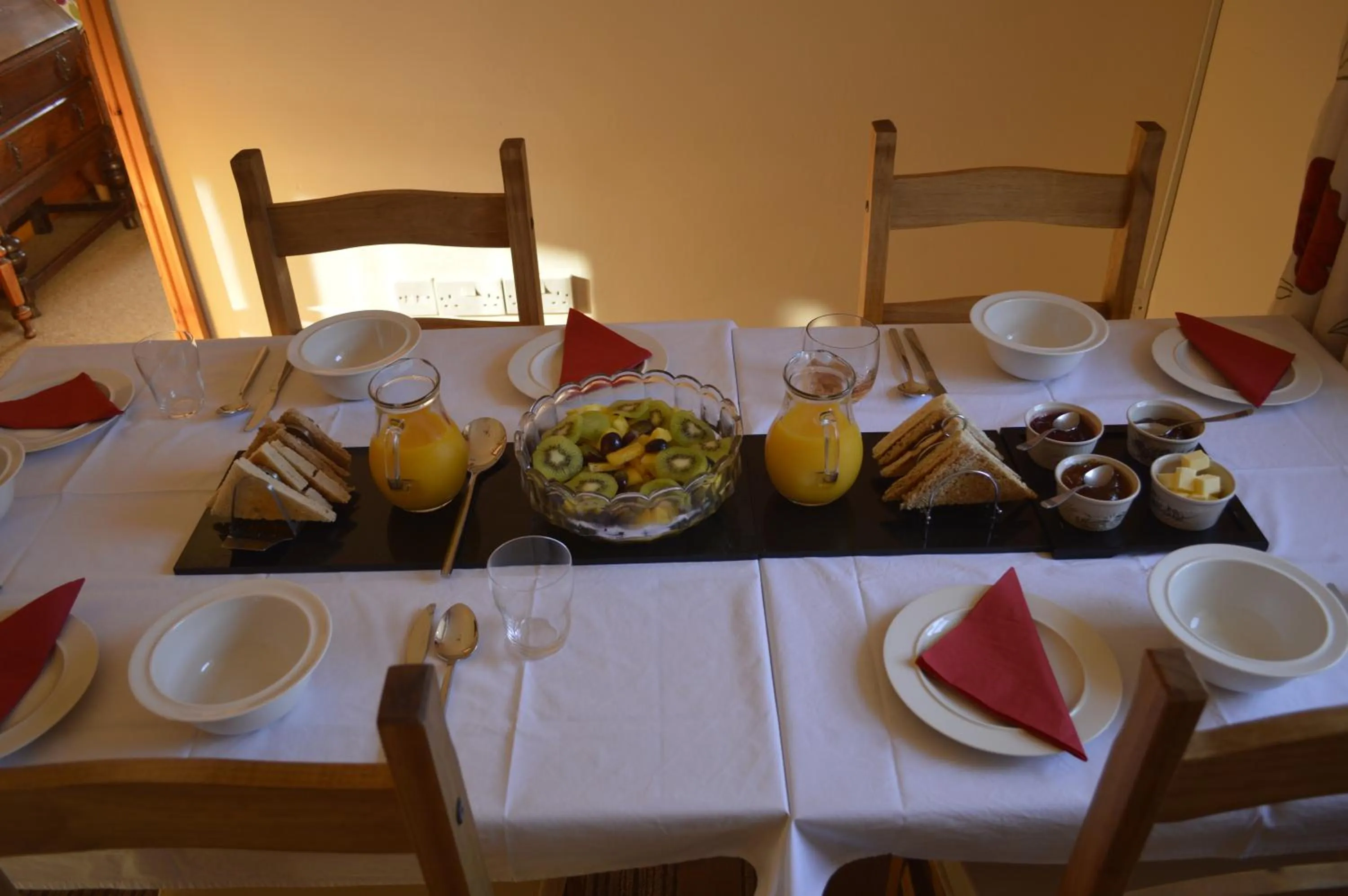 English/Irish breakfast in Troedyrhiw Bed & Breakfast