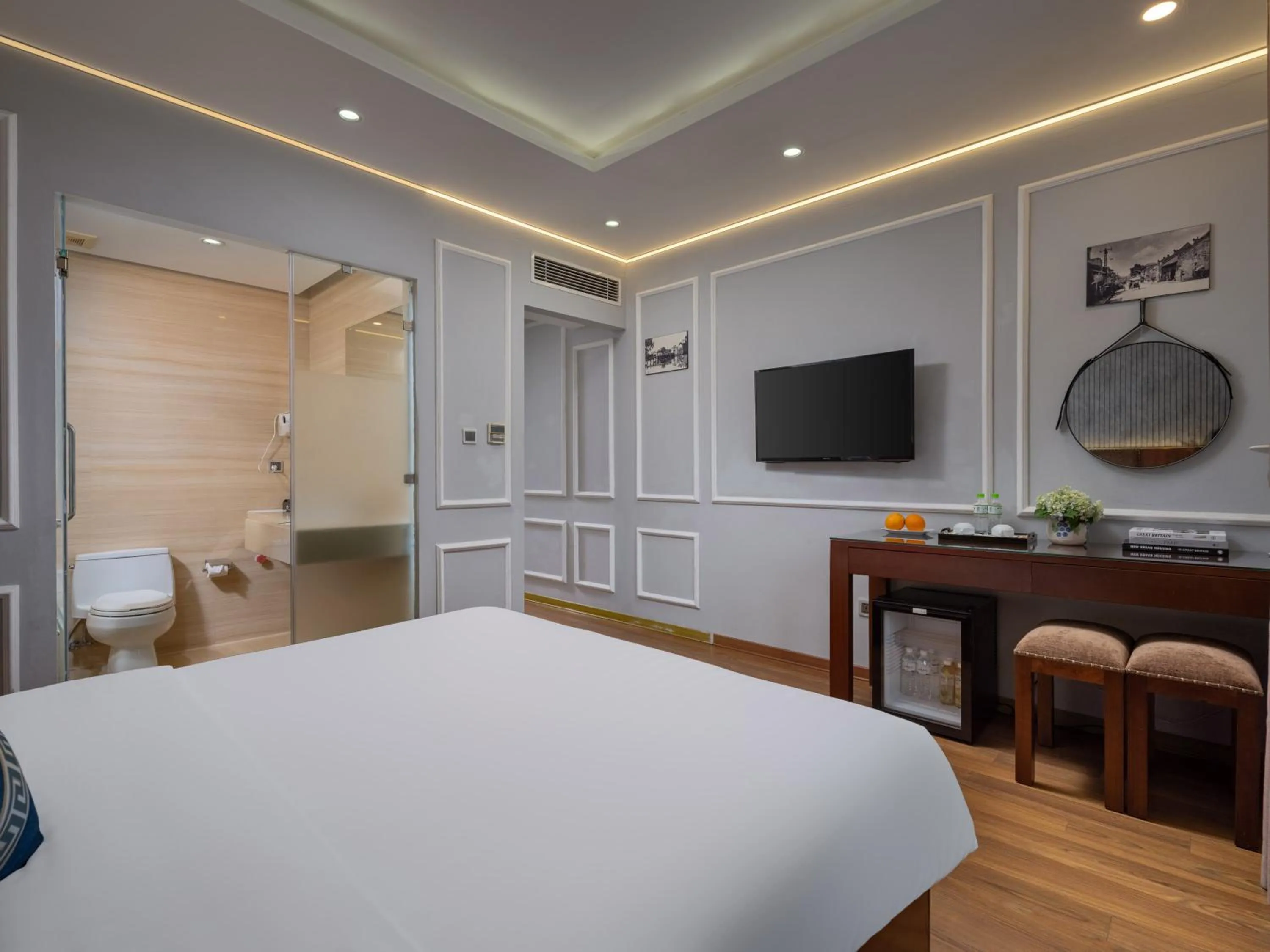 TV and multimedia, Bed in Hanoi HM Boutique Hotel