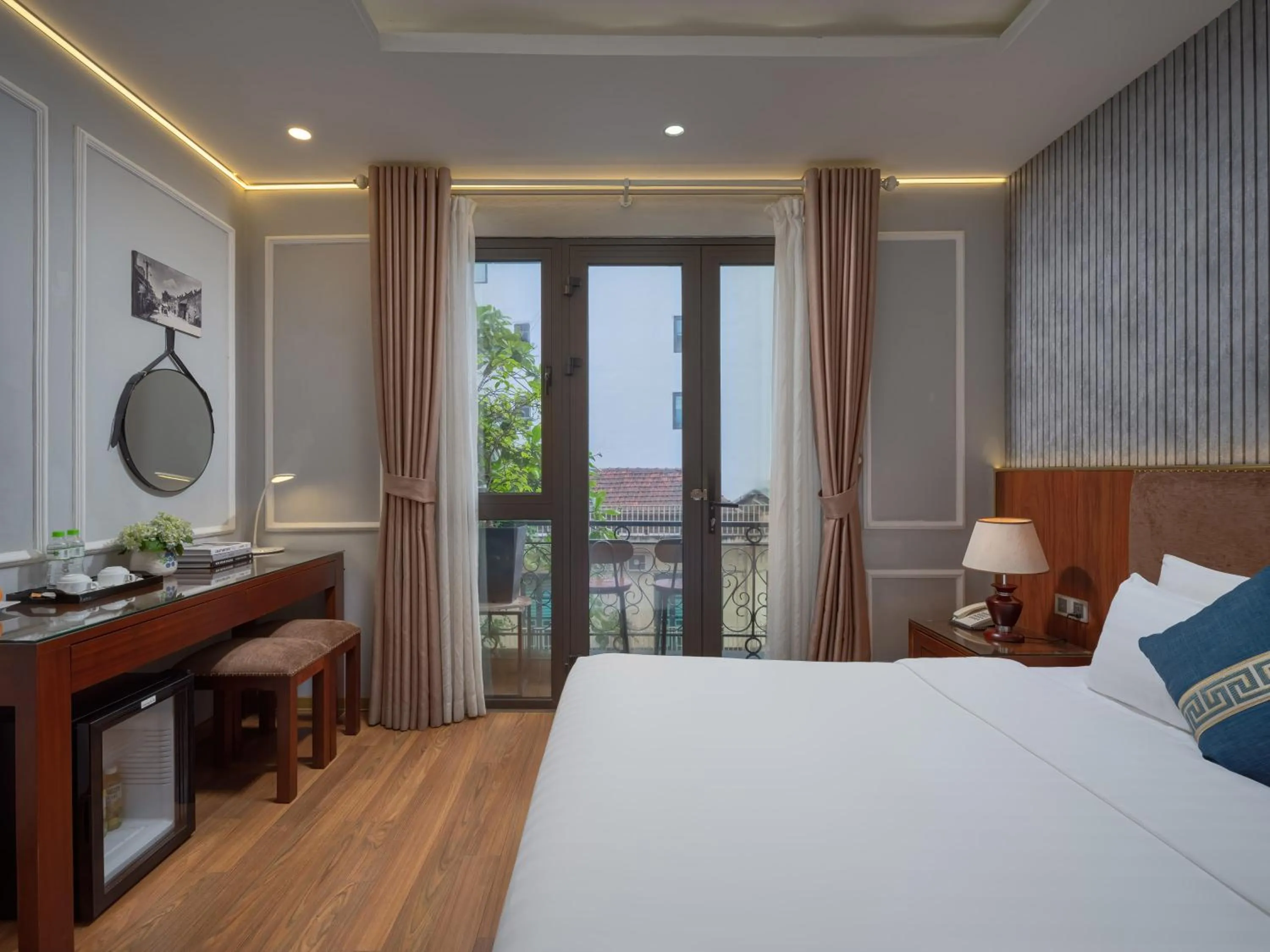 Photo of the whole room, Bed in Hanoi HM Boutique Hotel