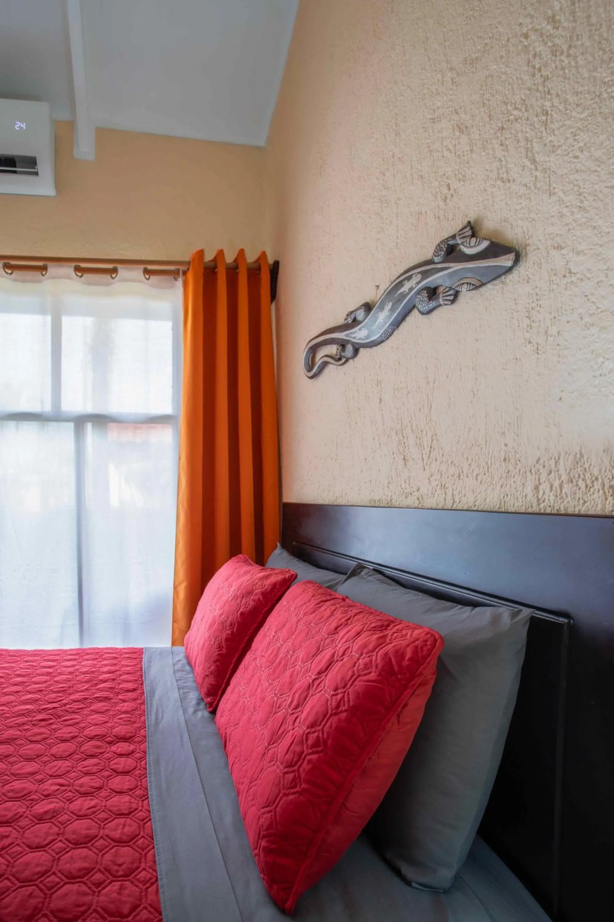 Bedroom, Bed in Villas Paraiso B52