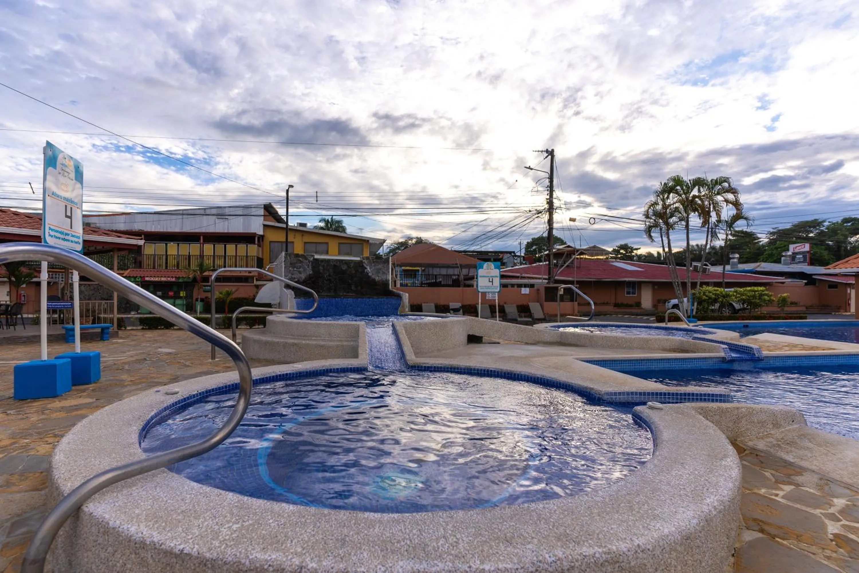 Swimming pool in Villas Paraiso B52