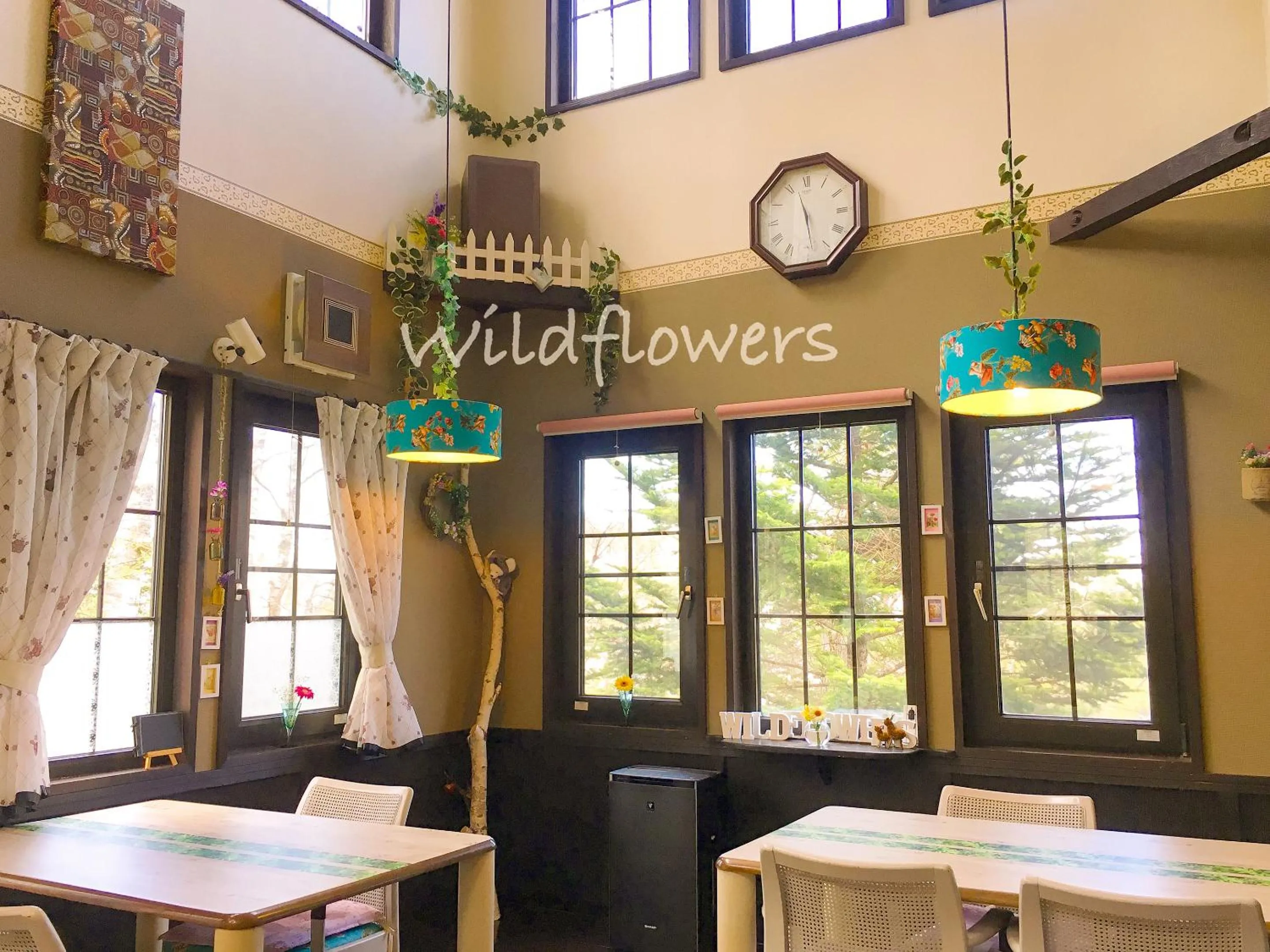 Dining area in Pension Wildflowers