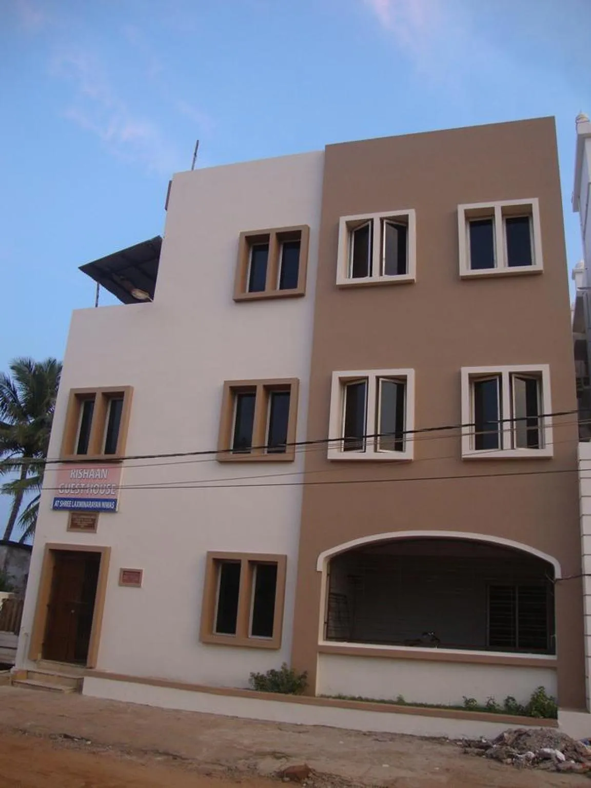 Rishaan Guest House