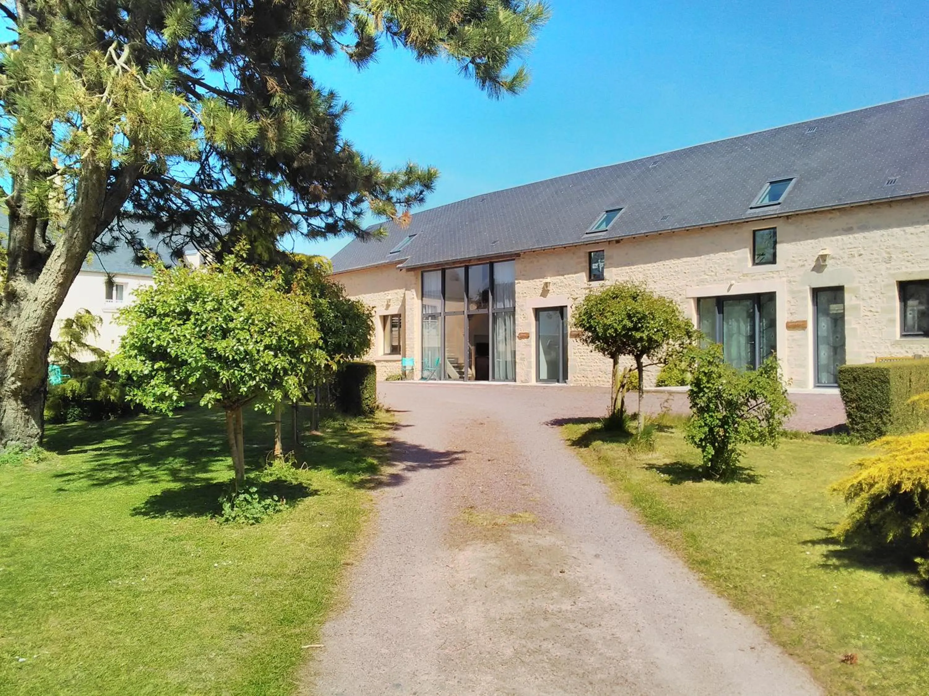 Property building in La Pomme Rouge
