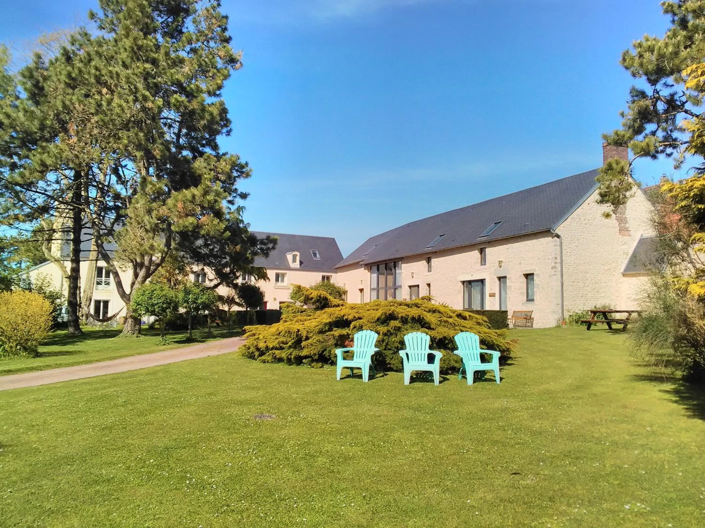 Property building in La Pomme Rouge