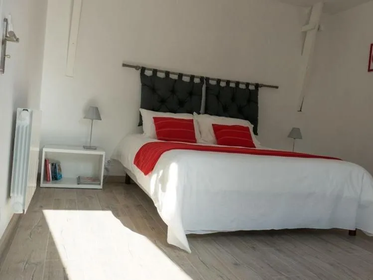 Bedroom, Bed in La Pomme Rouge