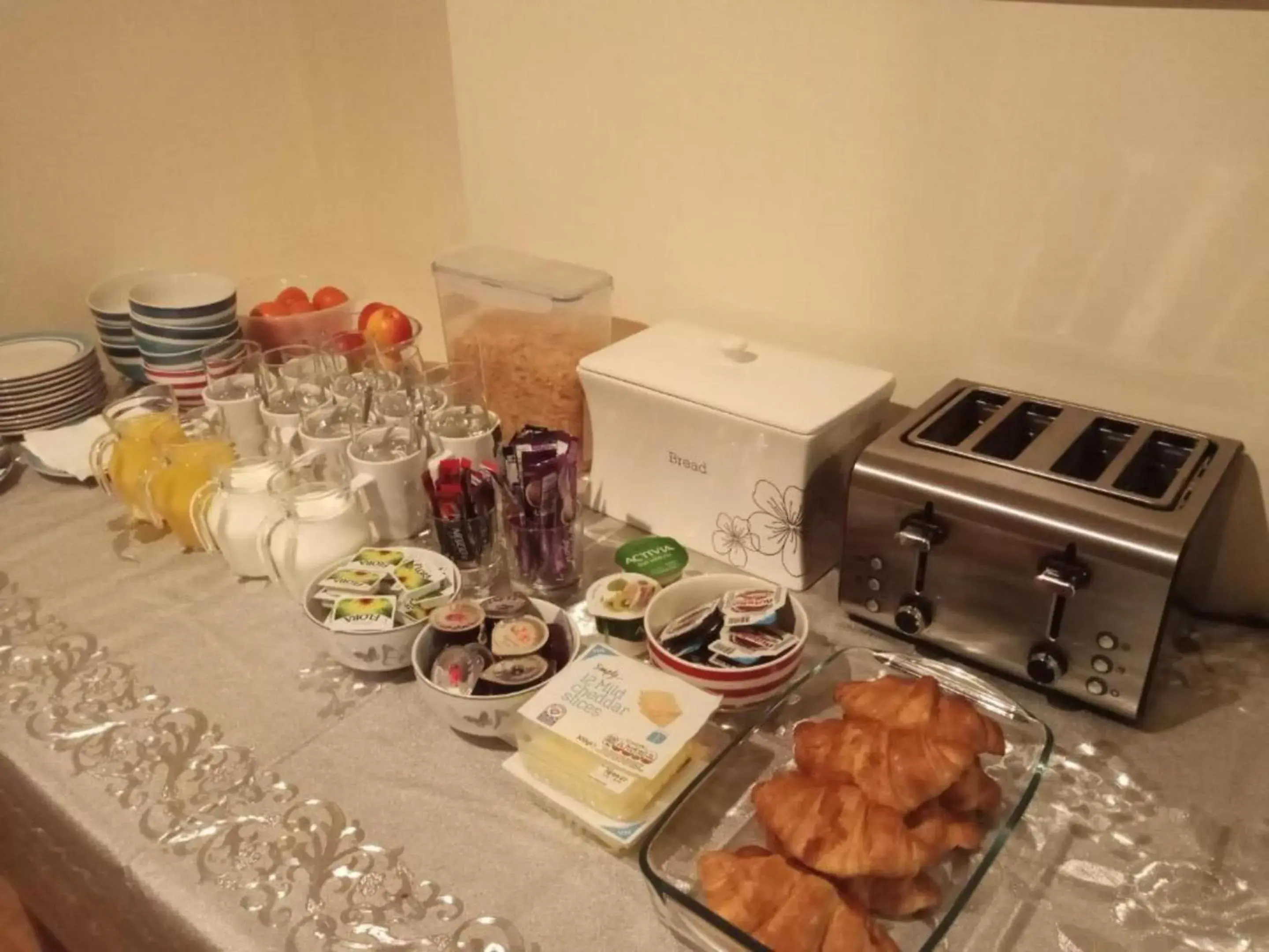 Food and drinks in Ardenlea House Hotel B&b Food and drinks in Ardenlea House Hotel B&b