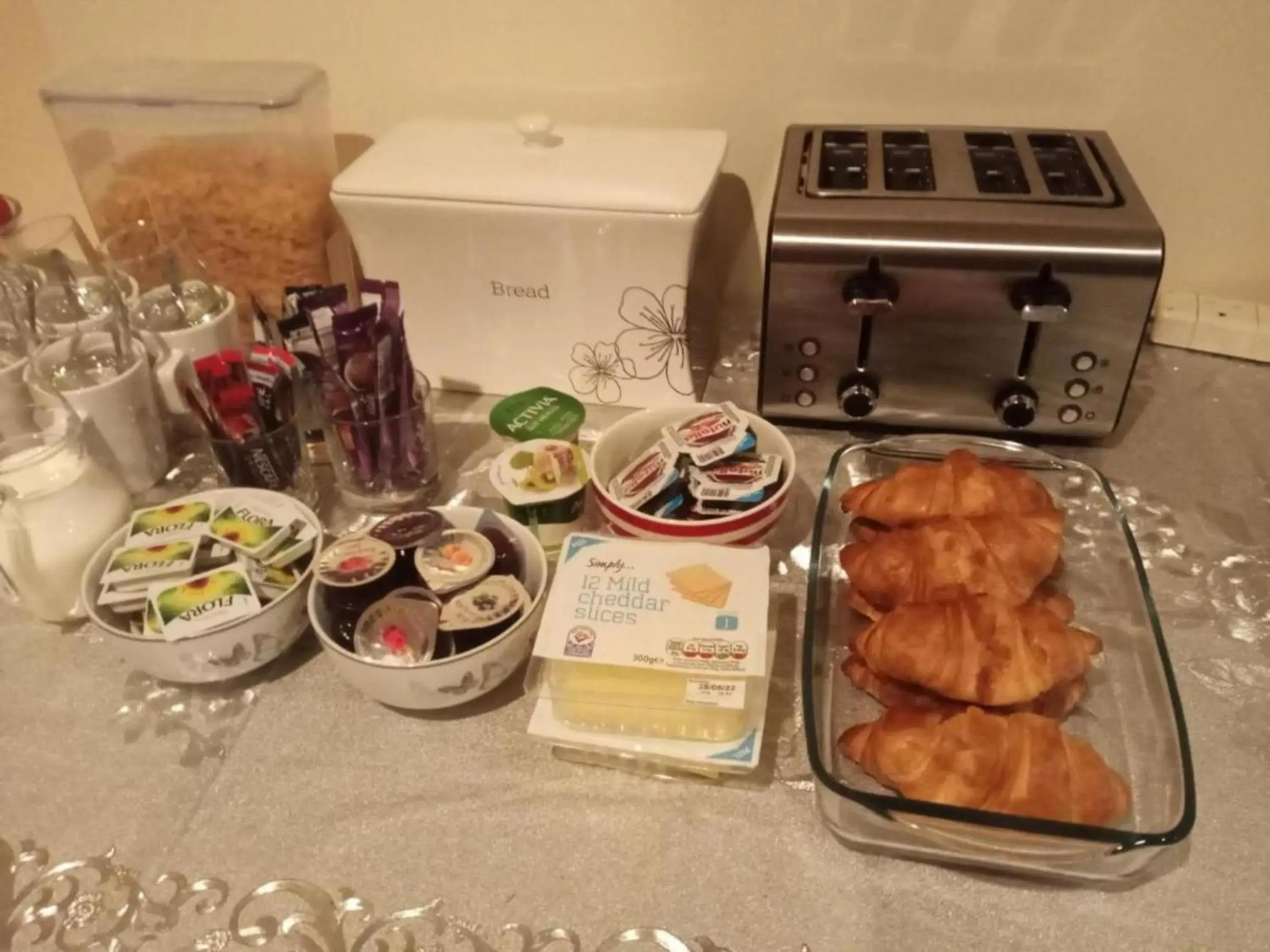 Food and drinks in Ardenlea House Hotel B&b Food and drinks in Ardenlea House Hotel B&b