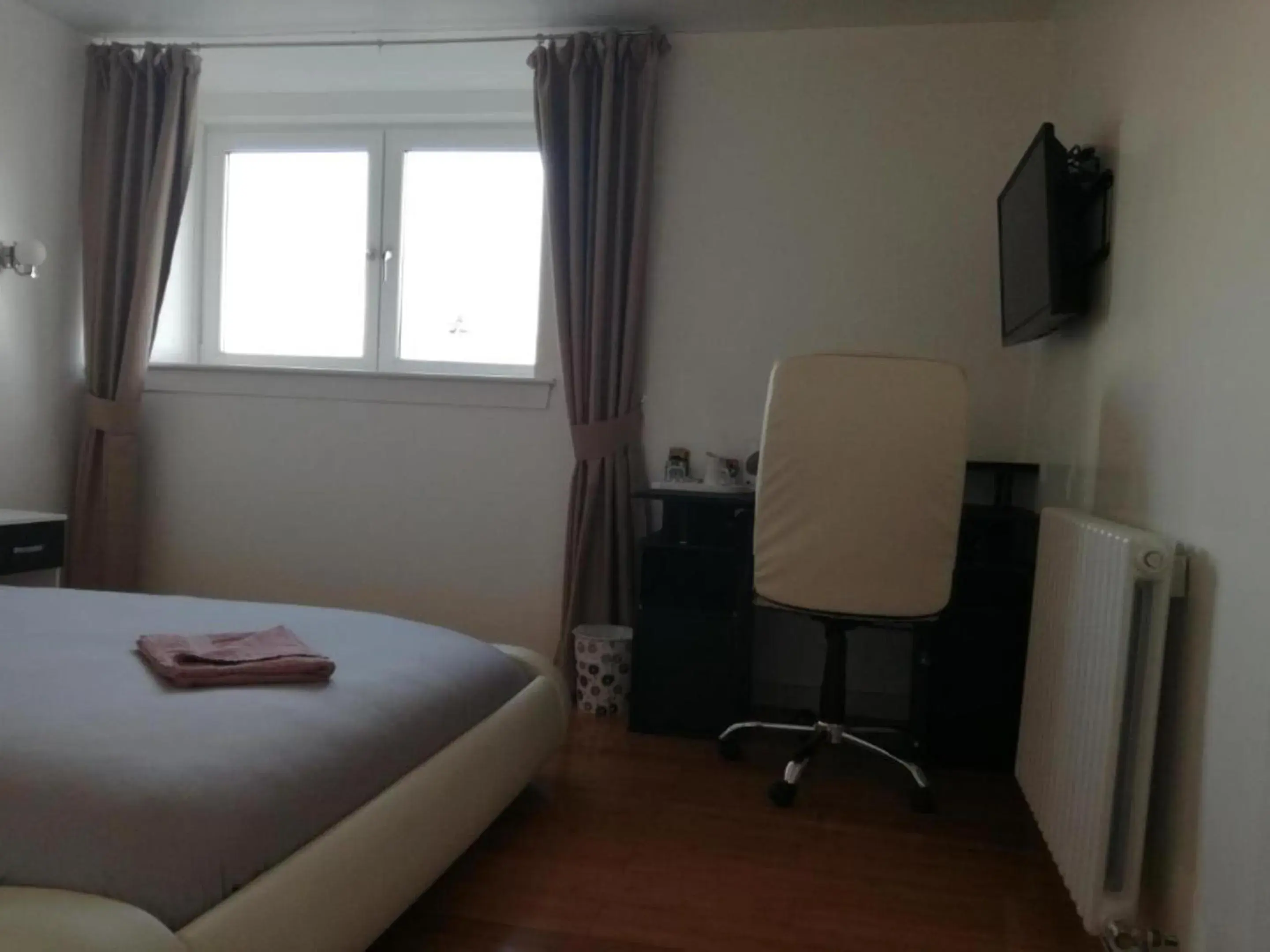 Bedroom, Bed in Ardenlea House Hotel B&b Bedroom, Bed in Ardenlea House Hotel B&b